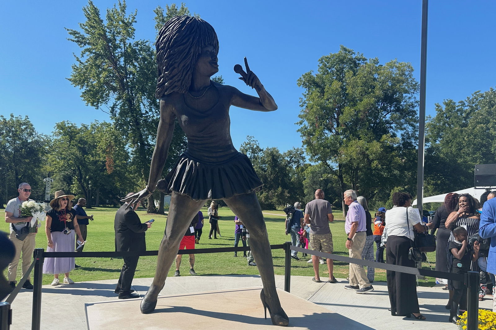 Tina Turner Statue 