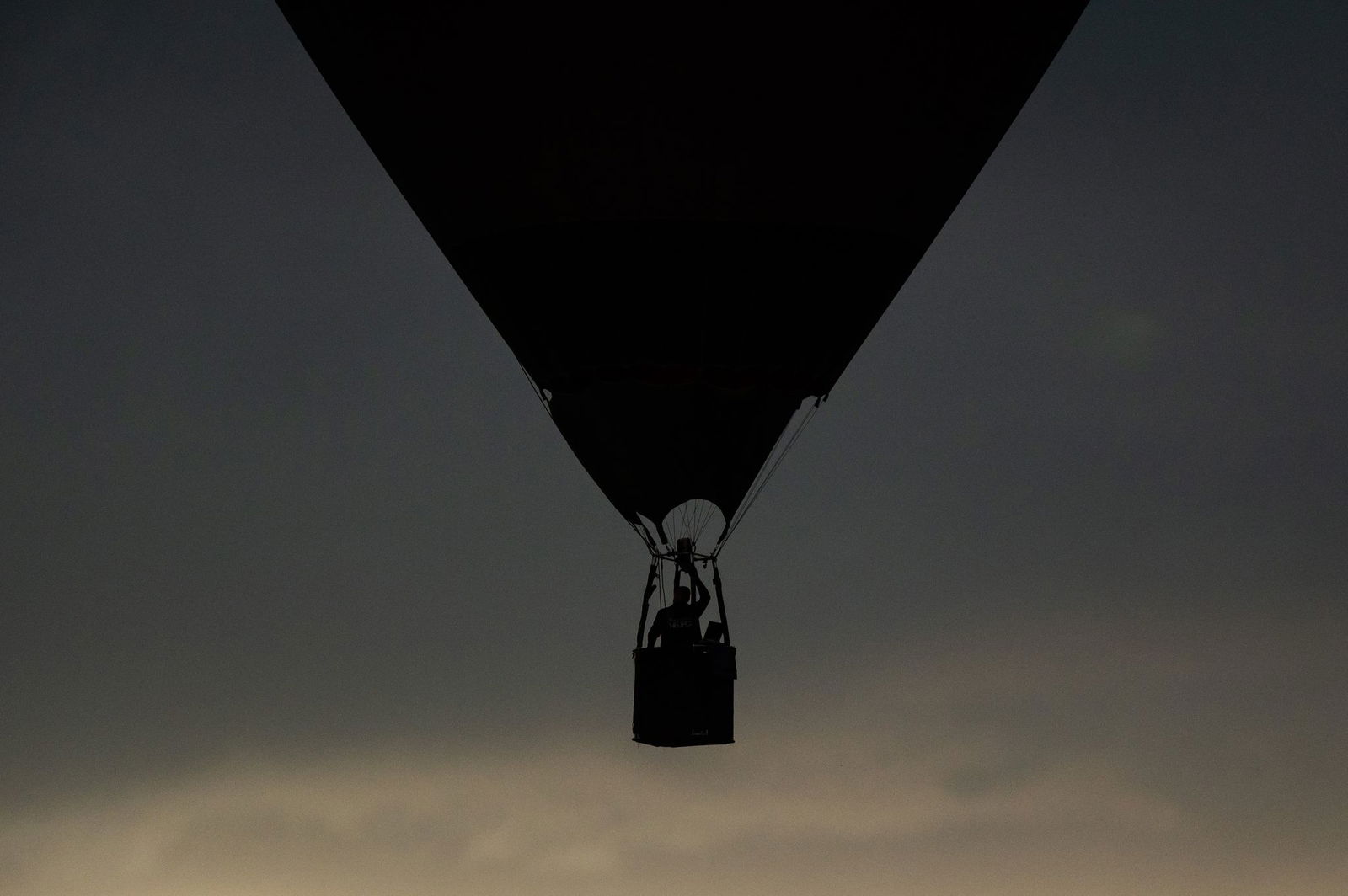 Der Ballonpilot hatte bei der Fahrt Probleme bekommen mit Wind und Thermik. (Symbolbild)