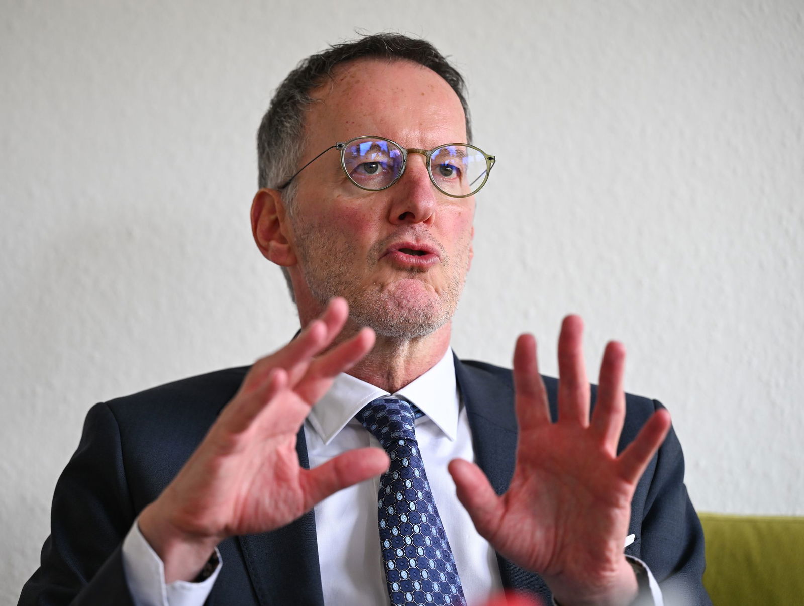 Michael Ebling (SPD), Innenminister von Rheinland-Pfalz. Die Polizei will gezielt mit Schutzangeboten auf das Spitzenpersonal der Parteien vor der Landtagswahl zugehen. (Archivbild)