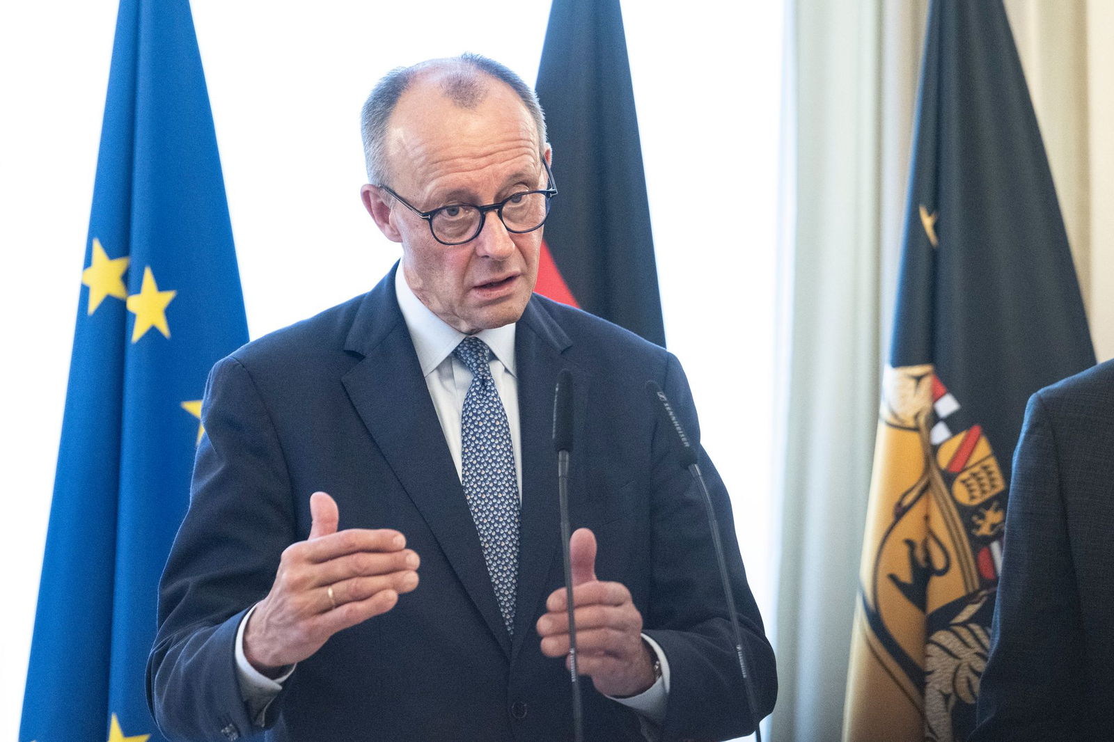 Merz sieht Chancen, aber auch Risiken der KI.