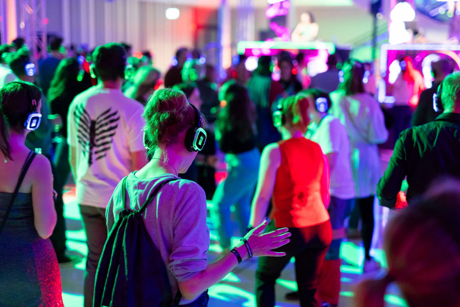 Getanzt wurde zu unterschiedlicher Musik.