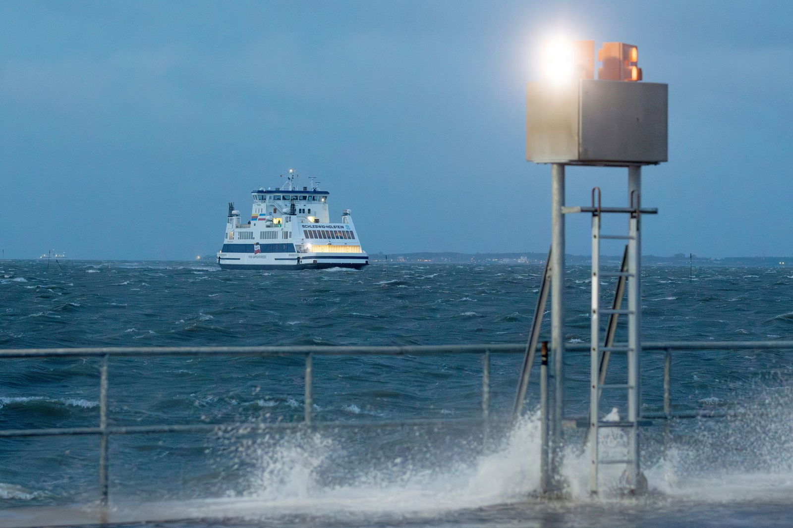 Das stürmische Wetter sorgte vor allem an der Nordseeküste für orkanartige Böen.