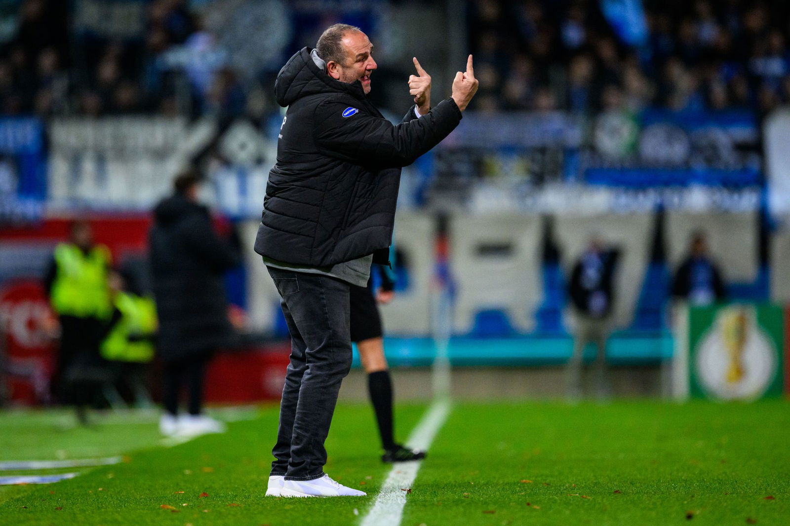 Erlebte einen emotionalen Pokal-Abend: Heidenheims Trainer Frank Schmidt.