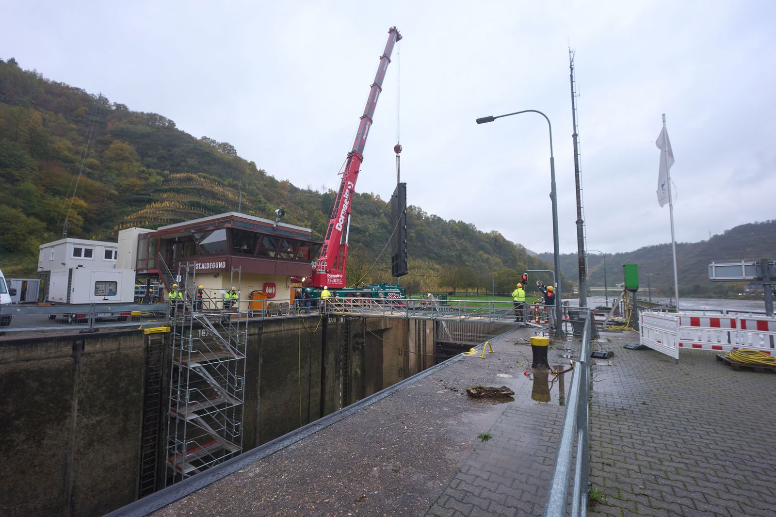 Der Einbau des Schleusentores verzögert sich leicht. 