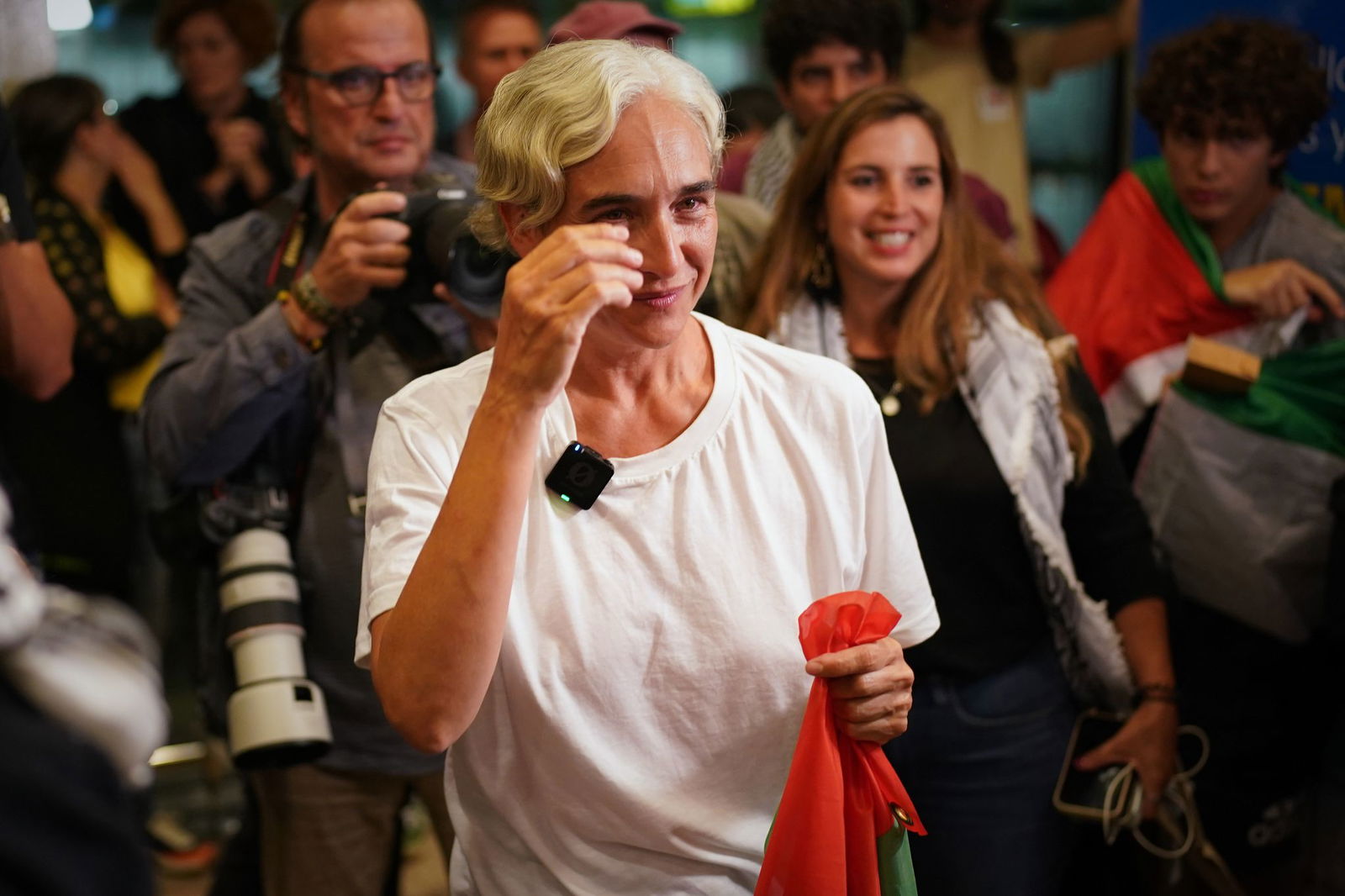 Barcelonas frühere Bürgermeisterin Ada Colau gehörte zu den mehr als 400 Menschen, die in Gewahrsam genommen wurden. 