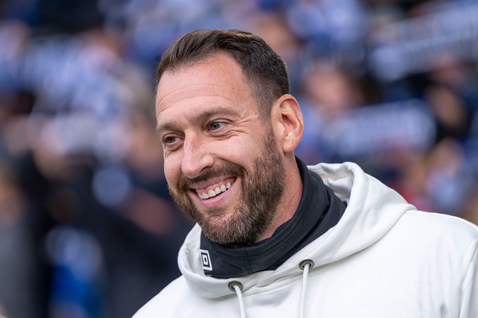 Bielefelds Trainer Mitch Kniat freut sich über das Ende der Niederlagenserie.