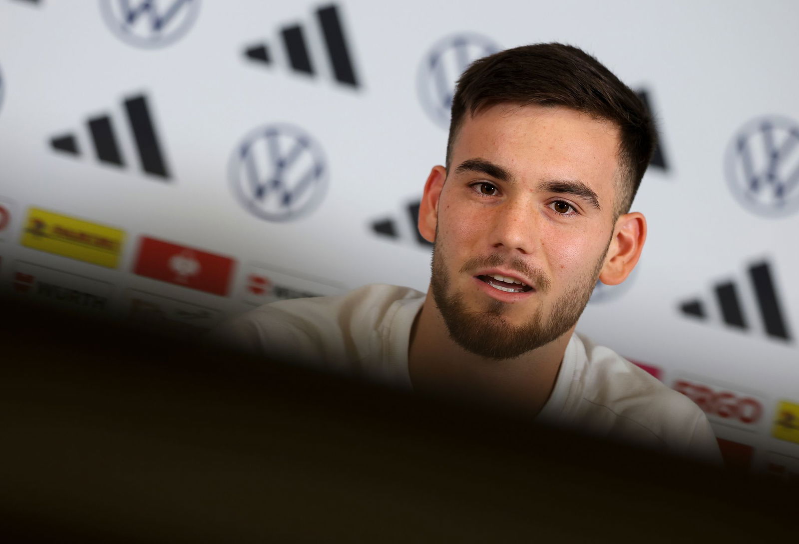 Dennis Seimen spricht über seine Zukunft.