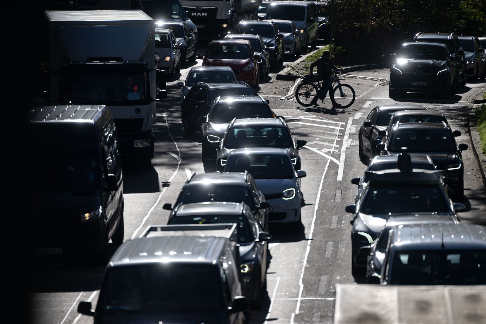 Der Straßenverkehr gilt als eine Quelle für Ultrafeinstaub in der Luft. (Archivbild)