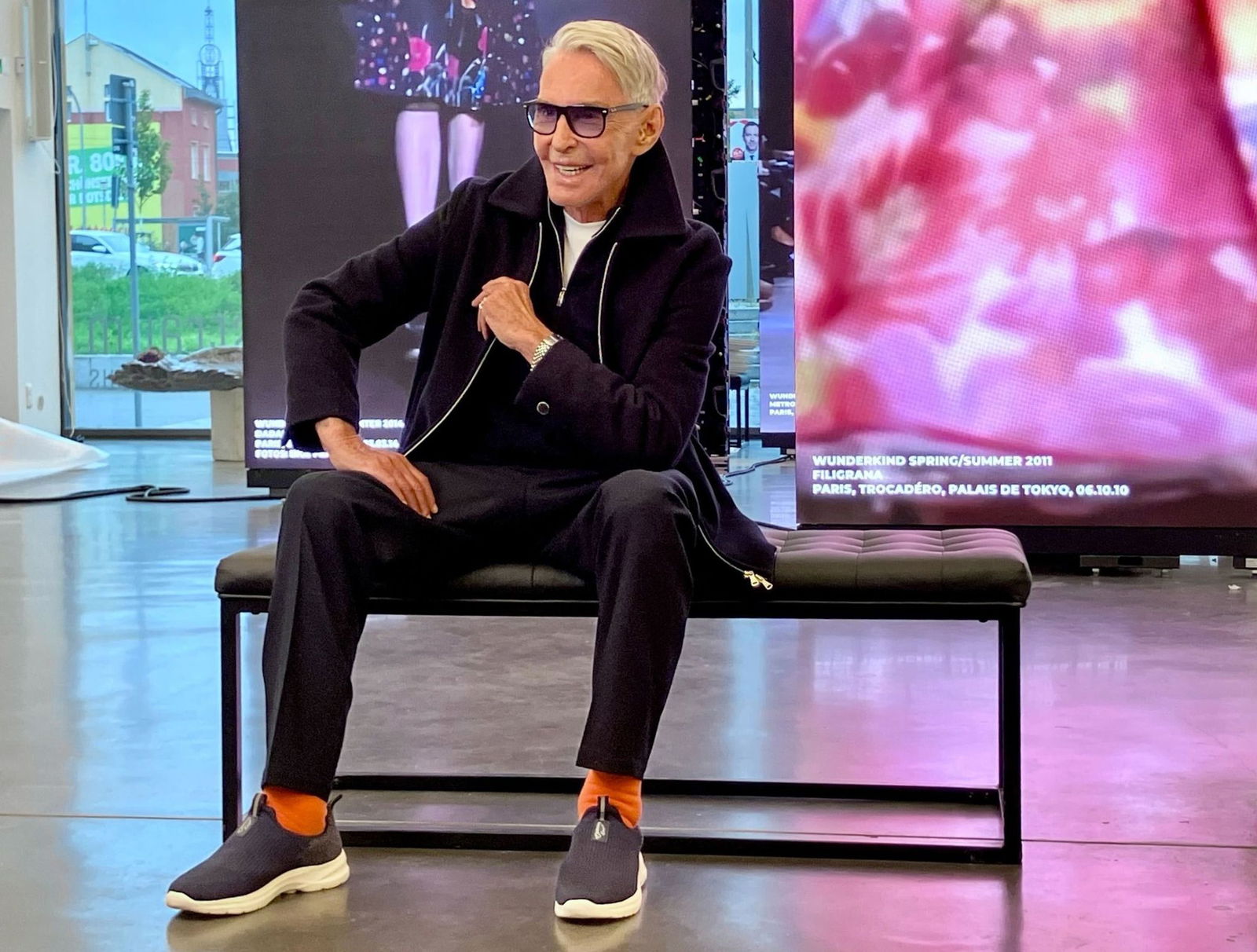 Designer, Maler, Zeichner und Bildhauer - Wolfgang Joop (80) sitzt in der neuen Ausstellung über sein Lebenswerk.