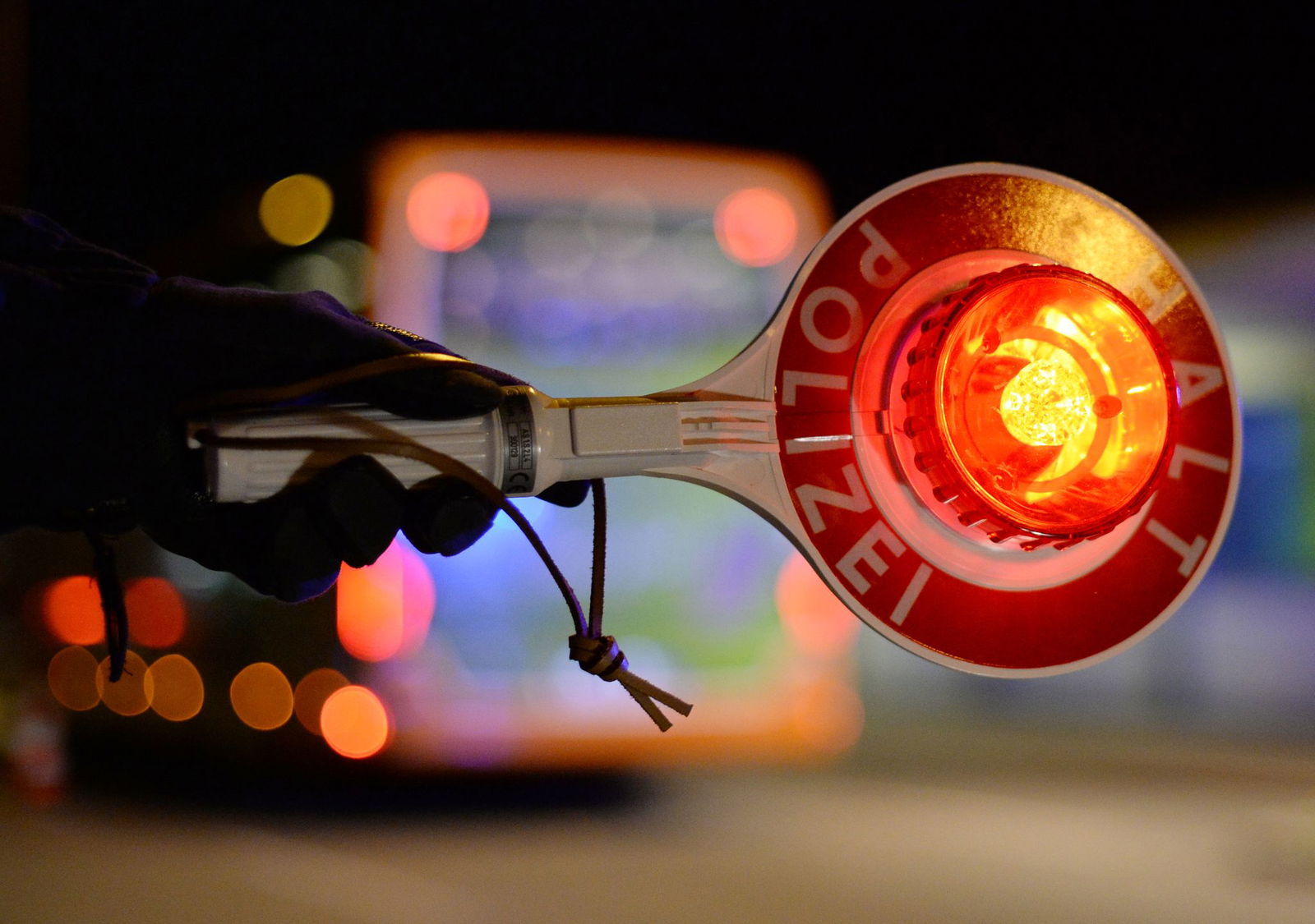 Ein Autofahrer floh vor einer Grenzkontrolle der Bundespolizei am Grenzübergang Kehl-Europabrücke. (Symbolbild)