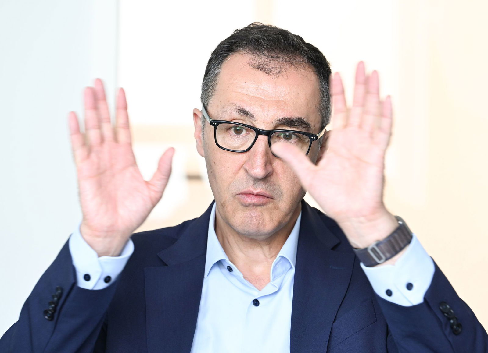 Ex-Bundesminister Özdemir kritisiert, dass die Wehrpflicht ausgesetzt wurde. (Archivbild) 