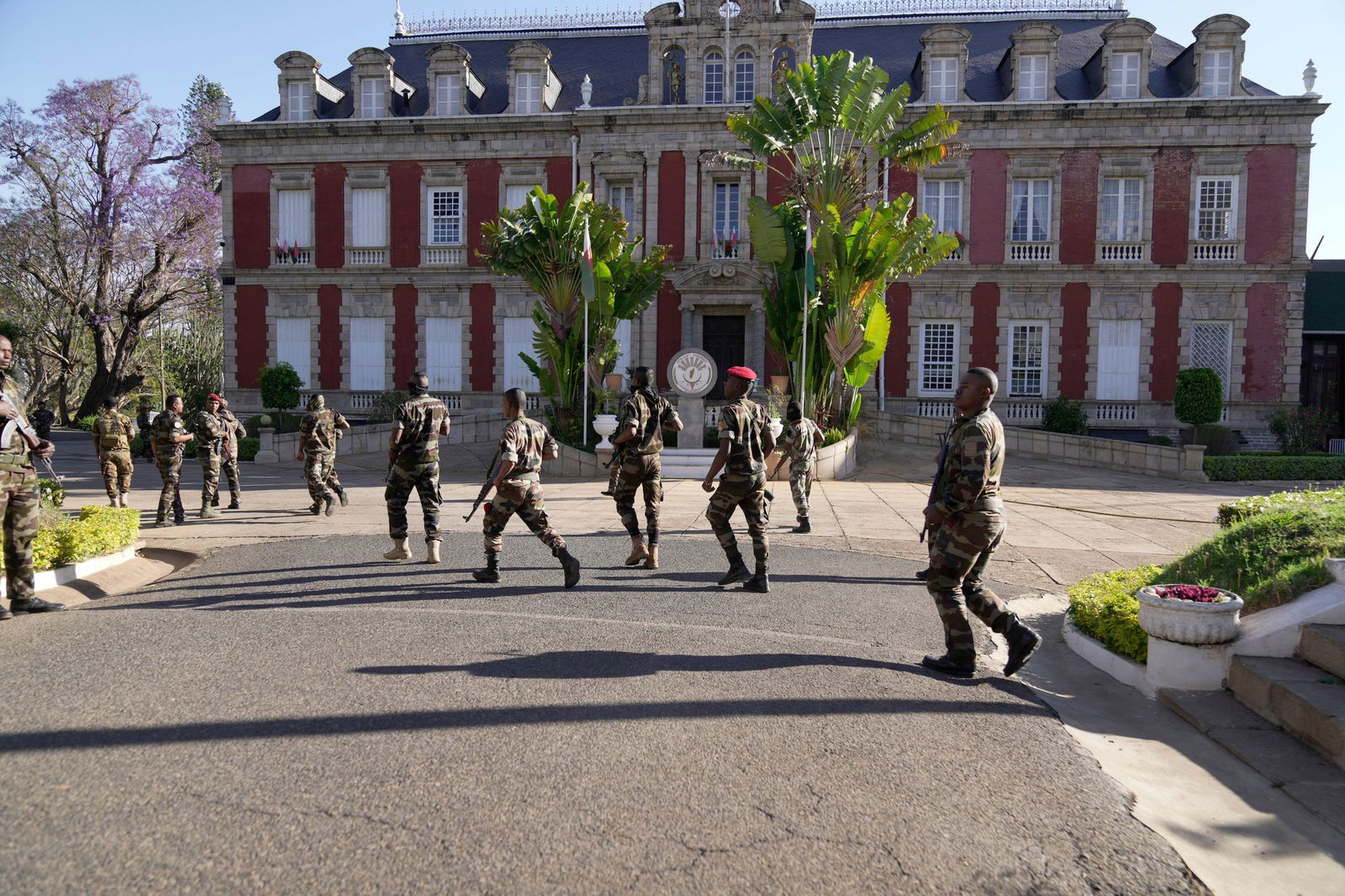 Bereits in der Vergangenheit spielte die Spezialeinheit Capsat eine Rolle bei Machtwechseln im Inselstaat.