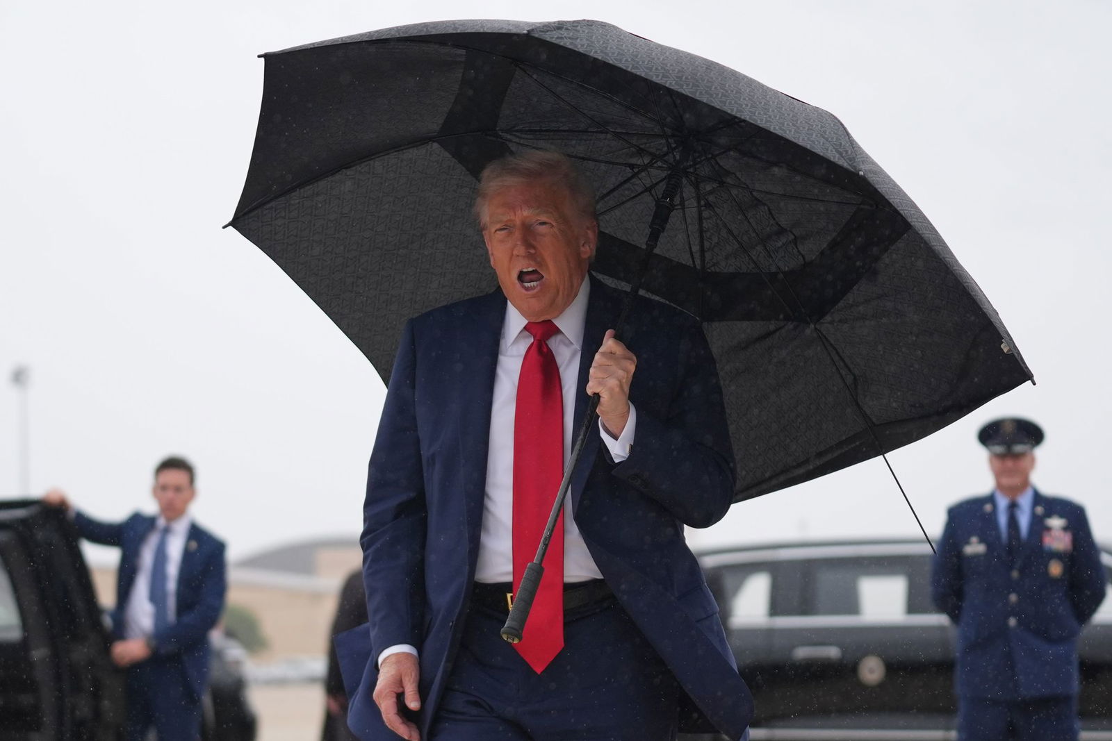 Trump fliegt nach Israel.