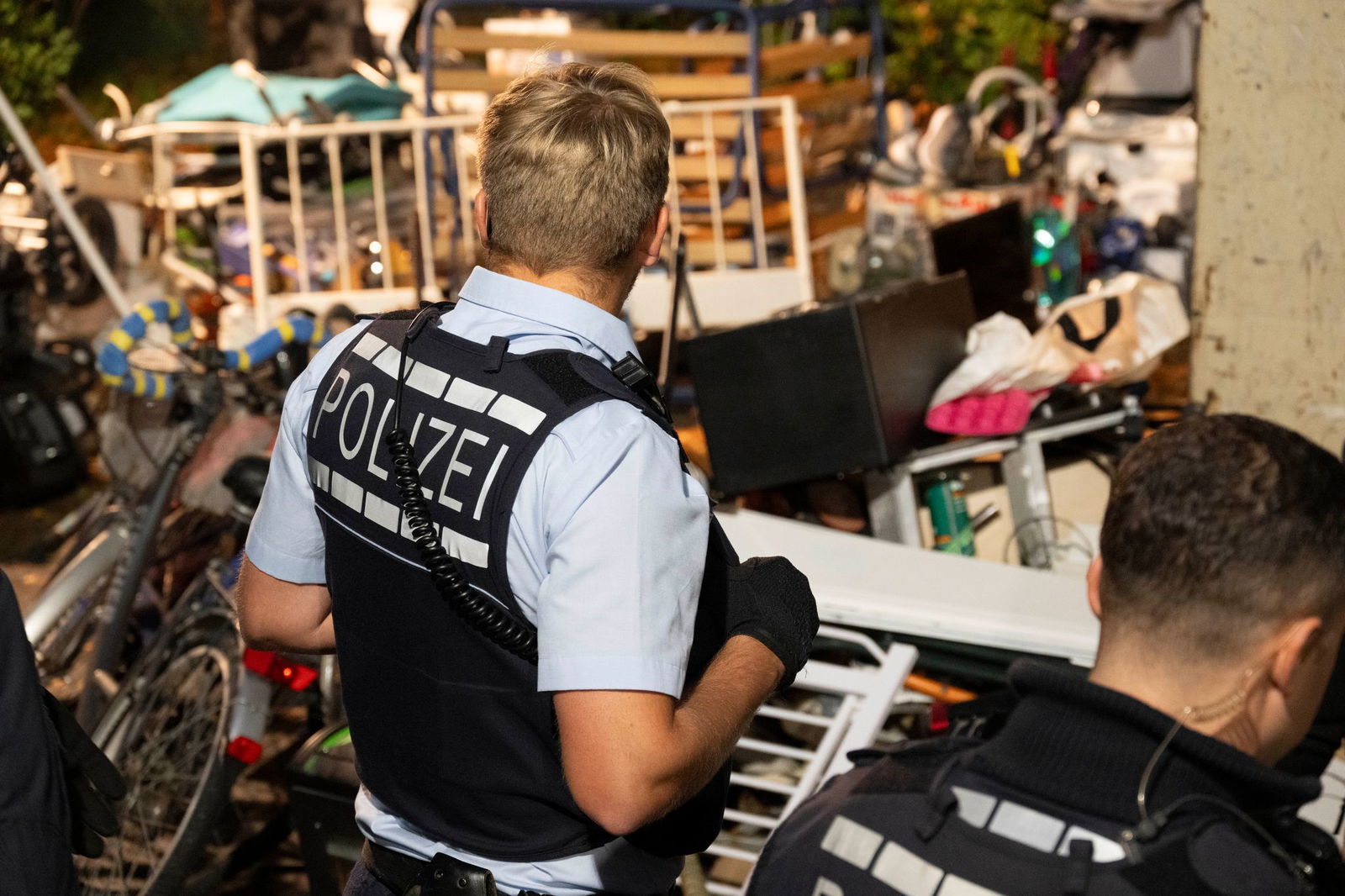 Berge an Sperrmüll kommen bei der Kontrolle zusammen.