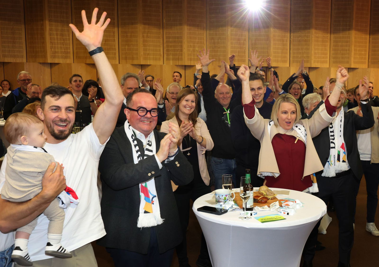 Jubel bei den Olympia-Befürwortern: München sagt Ja zu einer Bewerbung.