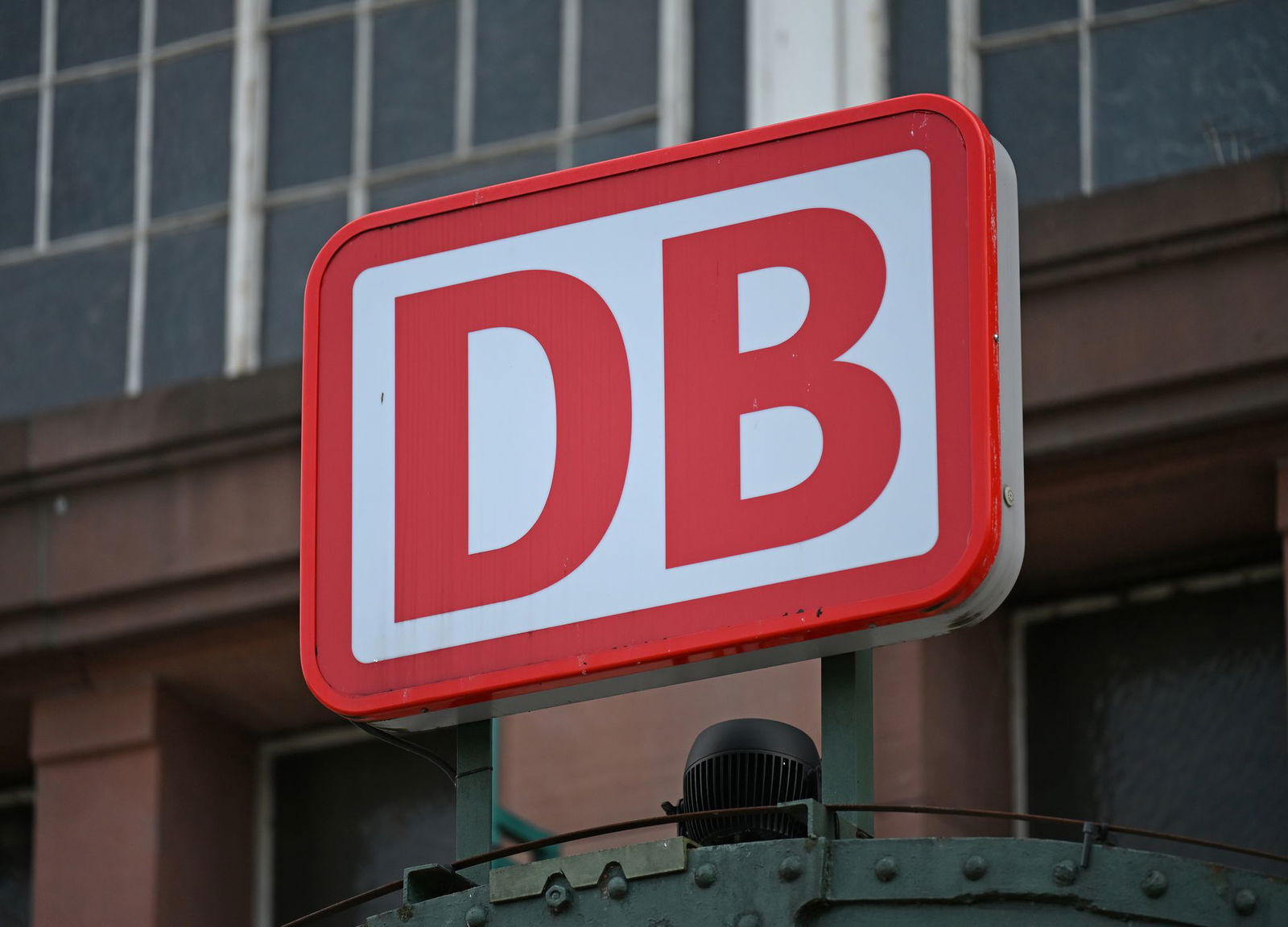 Die Deutsche Bahn äußert sich zu den Verspätungen. (Symbolbild)
