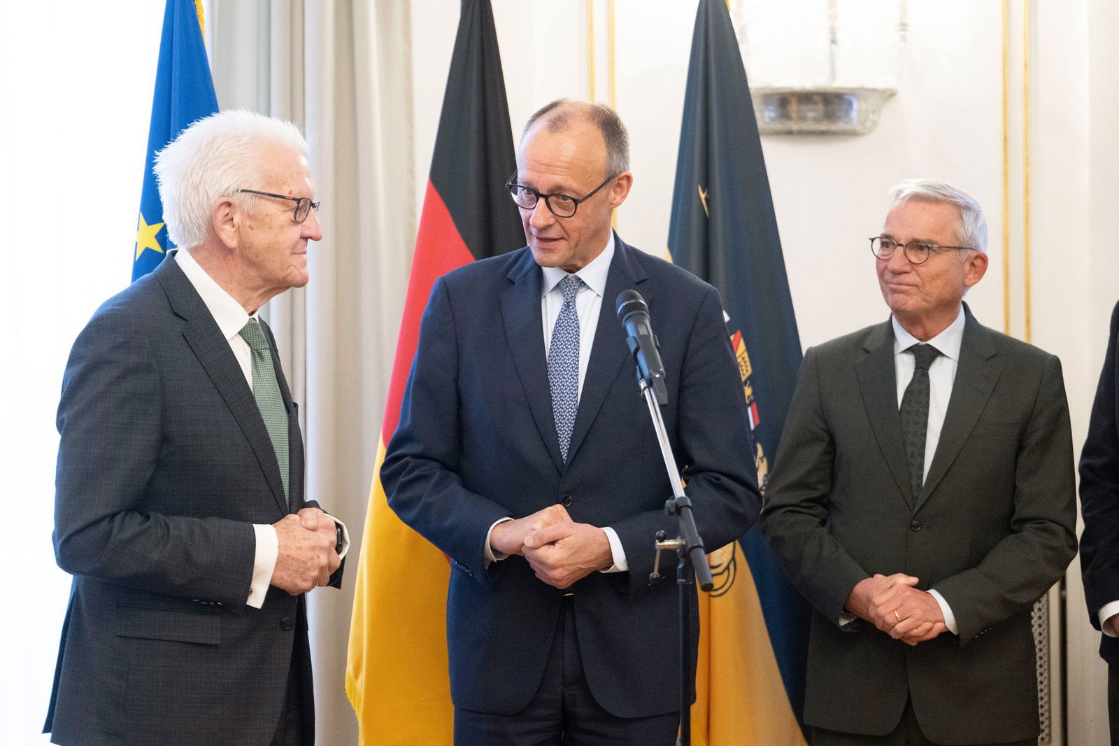 Merz lernte die Mitglieder der Landesregierung kennen.