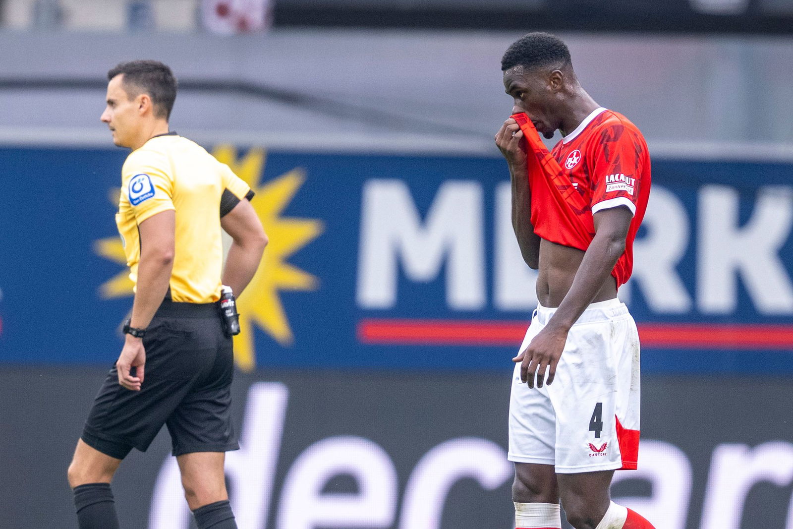 Maxwell Gyamfi fehlt dem 1. FC Kaiserslautern nach seiner Roten Karte in den kommenden beiden Spielen. (Archivbild)