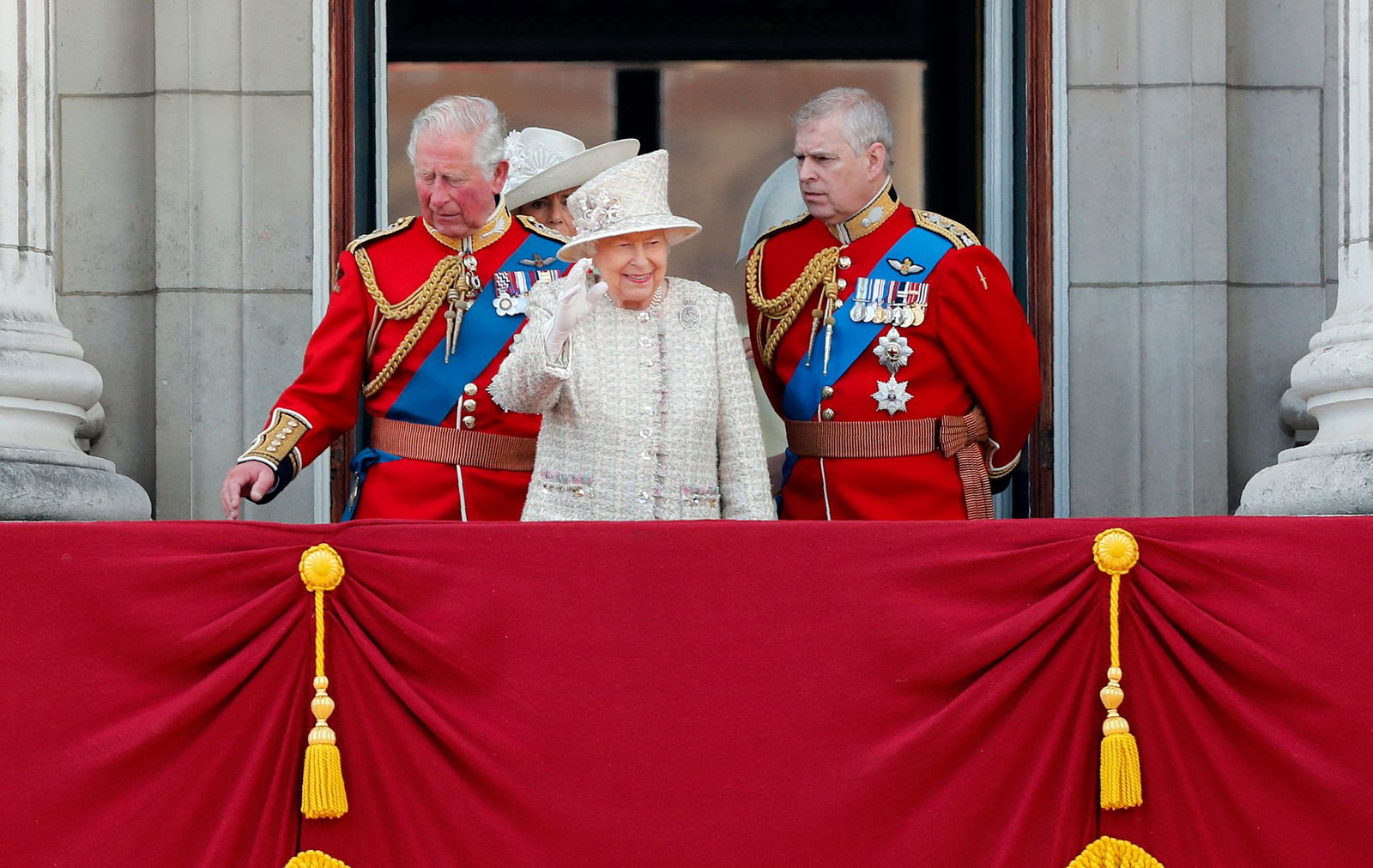 Damals war er noch Herzog von York: Andrew (rechts) mit seiner inzwischen verstorbenen Mutter, der Königin Elizabeth II., und seinem Bruder Charles. (Archivbild)
