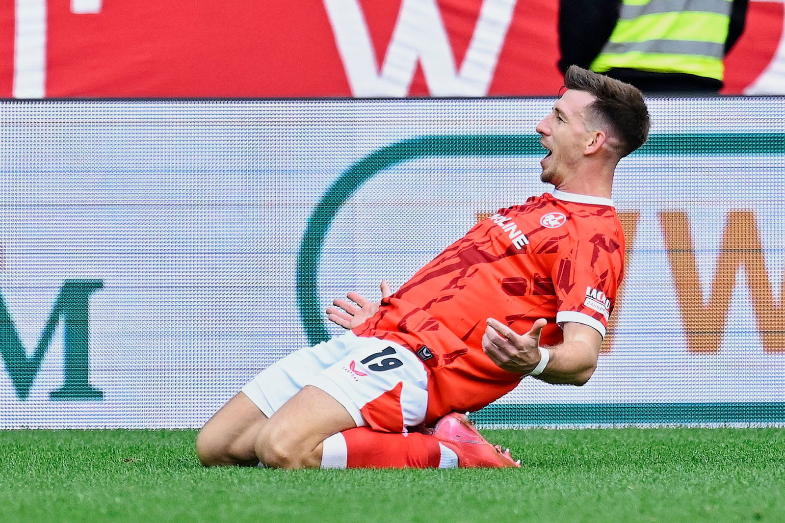 Daniel Hanslik jubelte über das 1:0 des FCK gegen Nürnberg