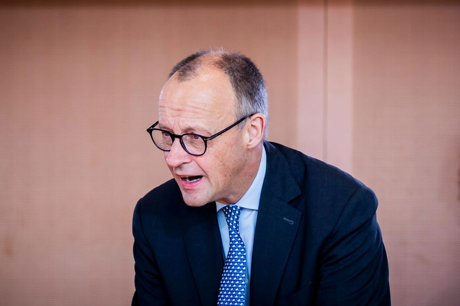 Mit einer Online-Petition richteten sich Tausende gegen Merz und seine «Stadtbild»-Äußerung. (Archivbild)