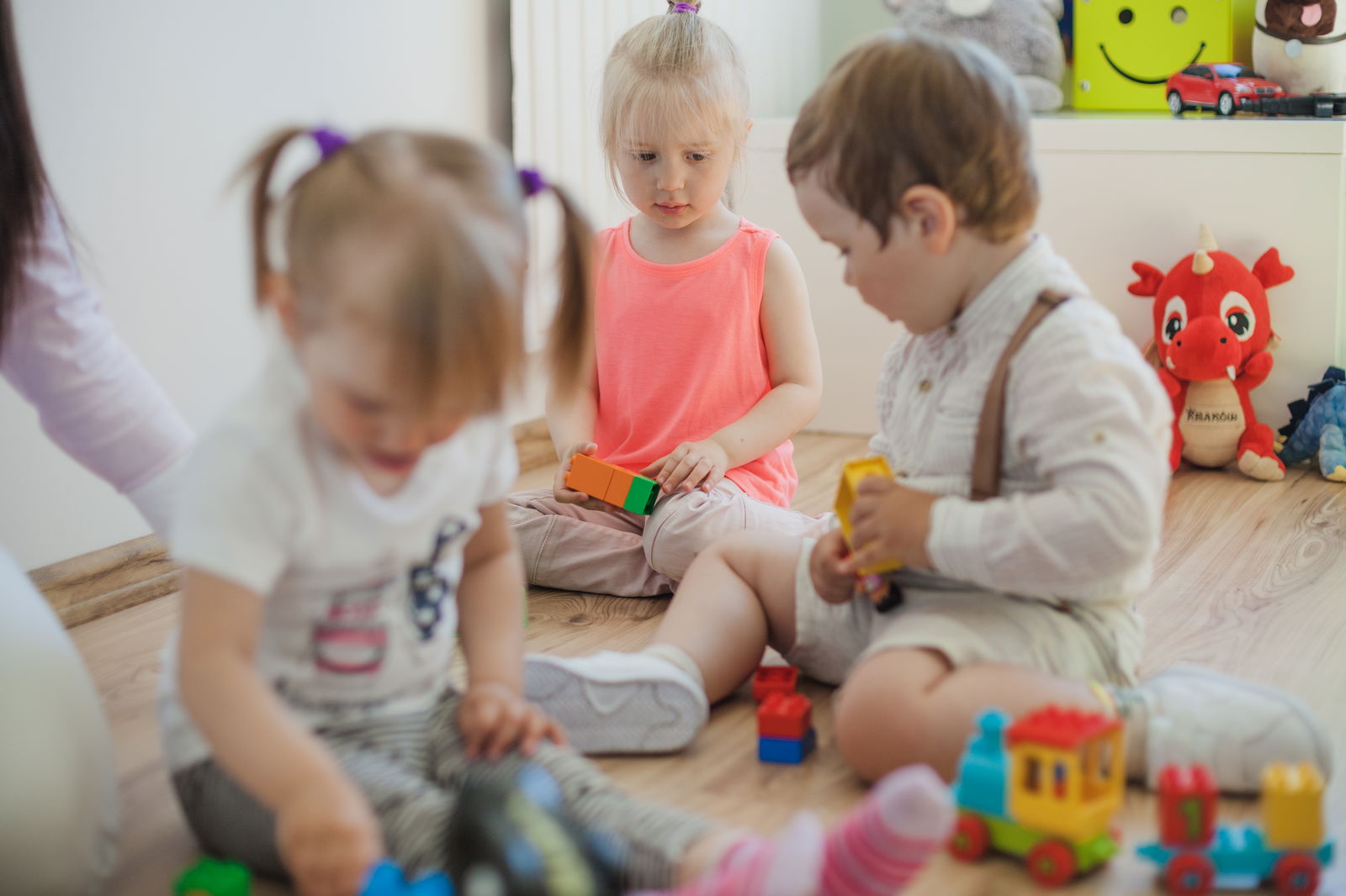 KuR Kindergartenkinder spielen zusammen