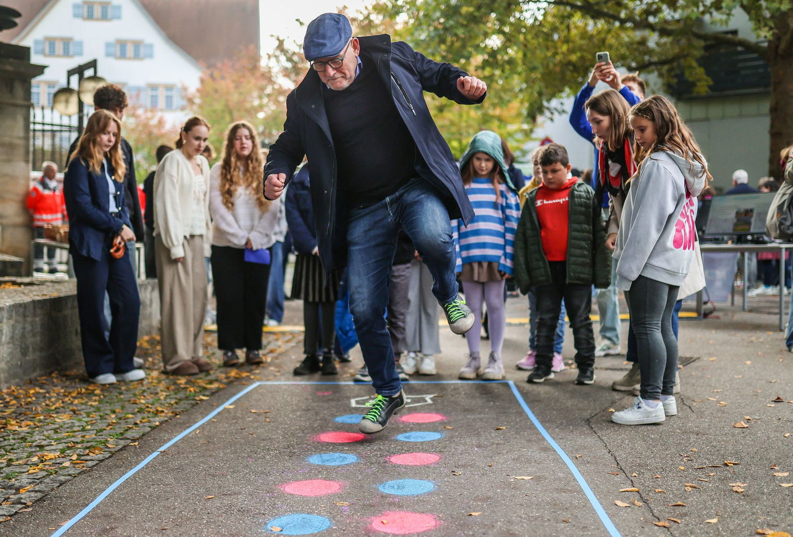 Seit August können Städte und Gemeinden in Baden-Württemberg rechtssicher Schulstraßen und Schulzonen einführen.