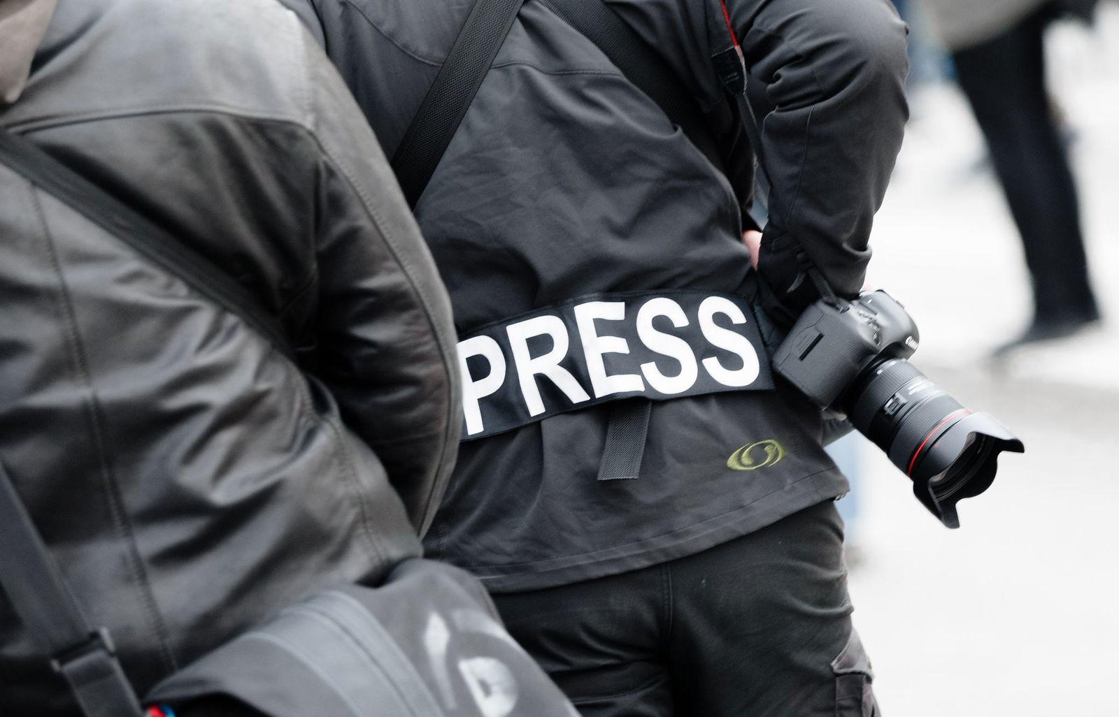 Ob Fotografen vor Ort oder Journalisten im Internet: Medienschaffende berichten von einer steigenden Anzahl an Beleidigungen und Angriffen. Das Saarland fordert daher einen aktiven Schutz der Pressefreiheit. (Symbolfoto) 