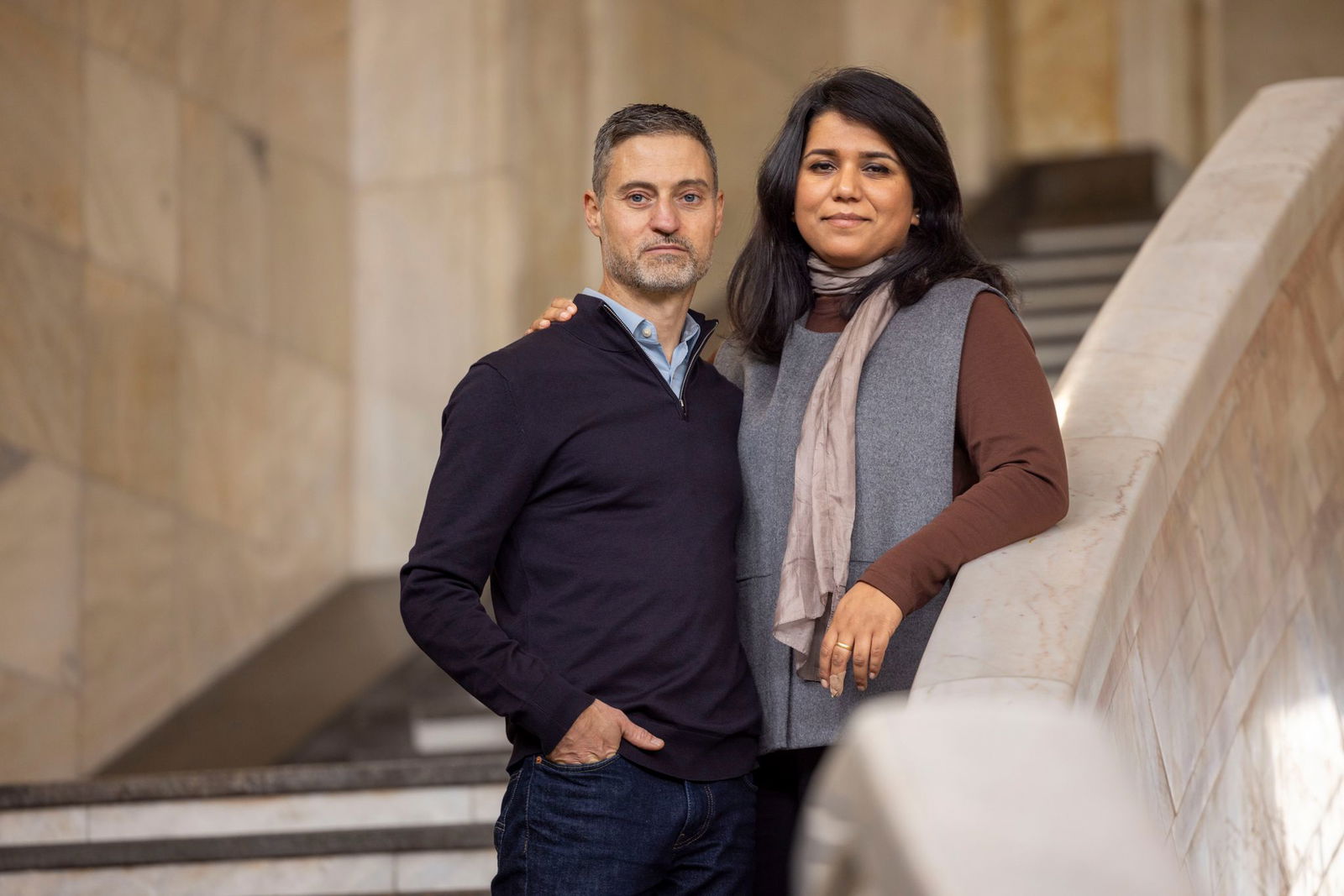 Saba-Nur Cheema und Meron Mendel sind ein außergewöhnliches Ehepaar: Sie, eine Politologin und Expertin für Antisemitismus und Islamfeindlichkeit, ist Muslimin mit pakistanischen Wurzeln. Er, Professor und Direktor der Bildungsstätte Anne Frank in Frankf…