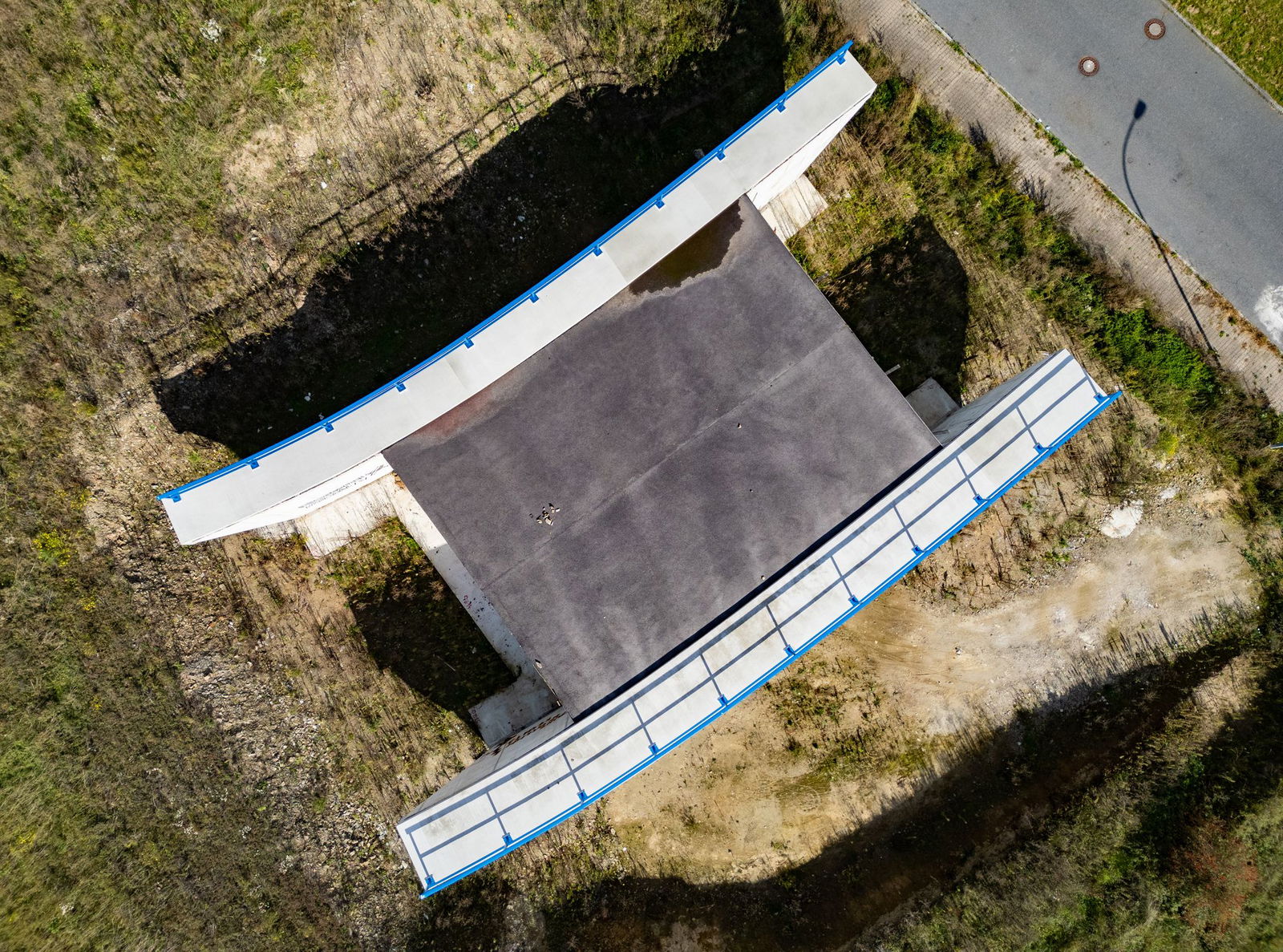 Diese Brücke führt nirgendwohin.