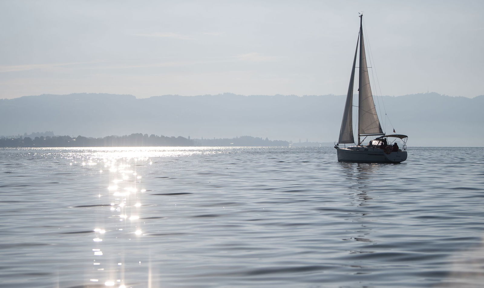Polizei und Feuerwehr bargen die beiden Boote. (Symbolbild)