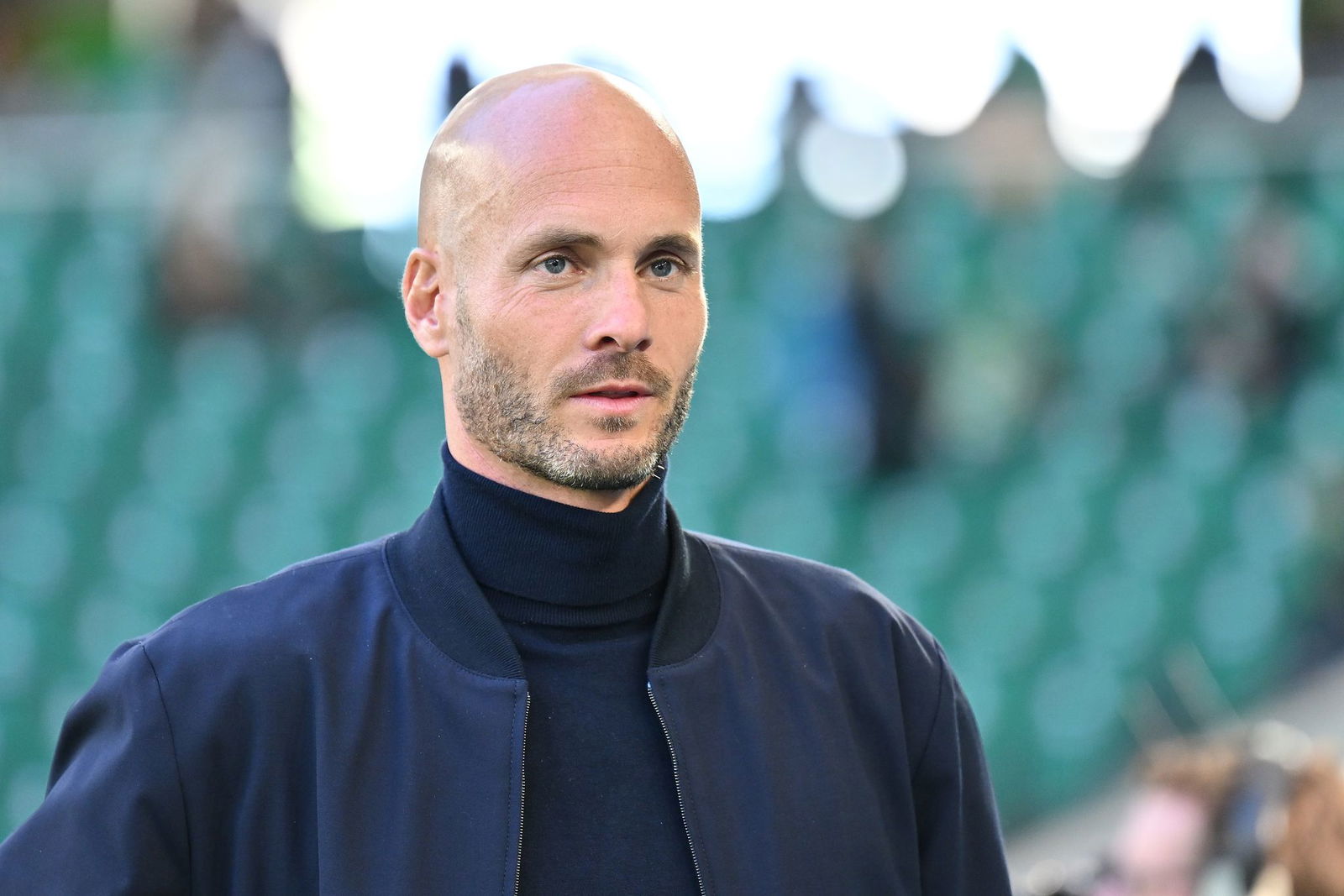 Muss sich nach der vierten Niederlage nacheinander Gedanken machen: Wolfsburgs Trainer Paul Simonis