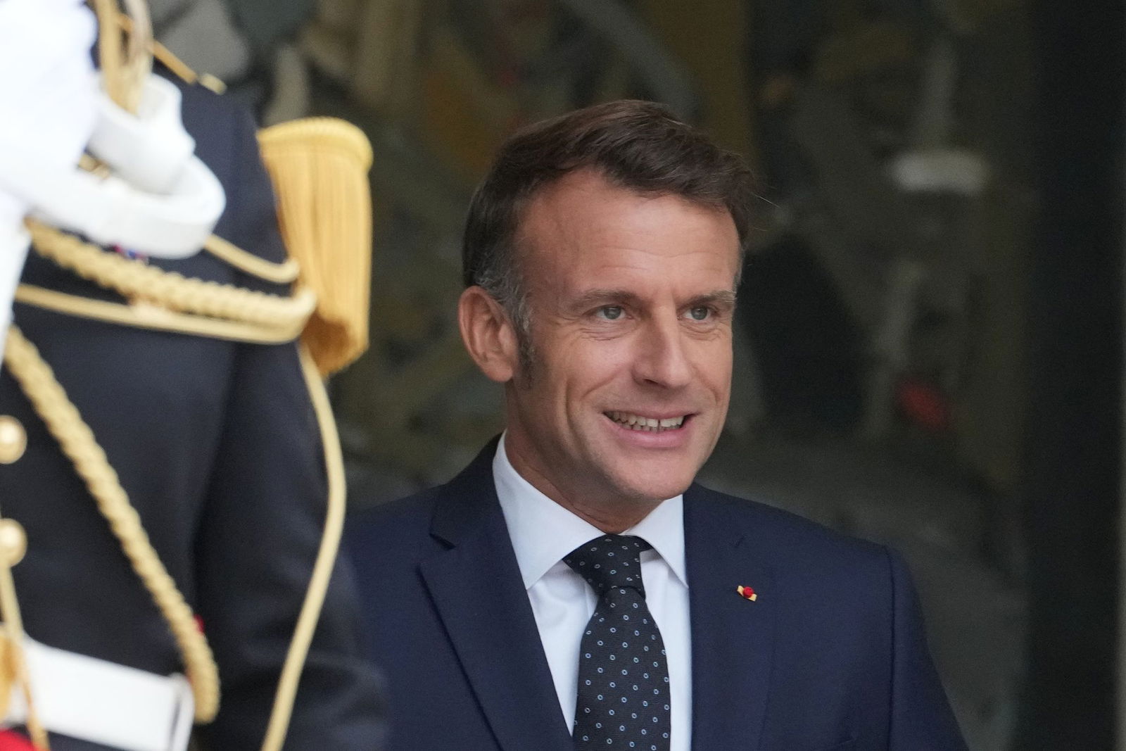 Macron muss nun über einen künftigen Premier und die Ausrichtung der neuen Regierung entscheiden.