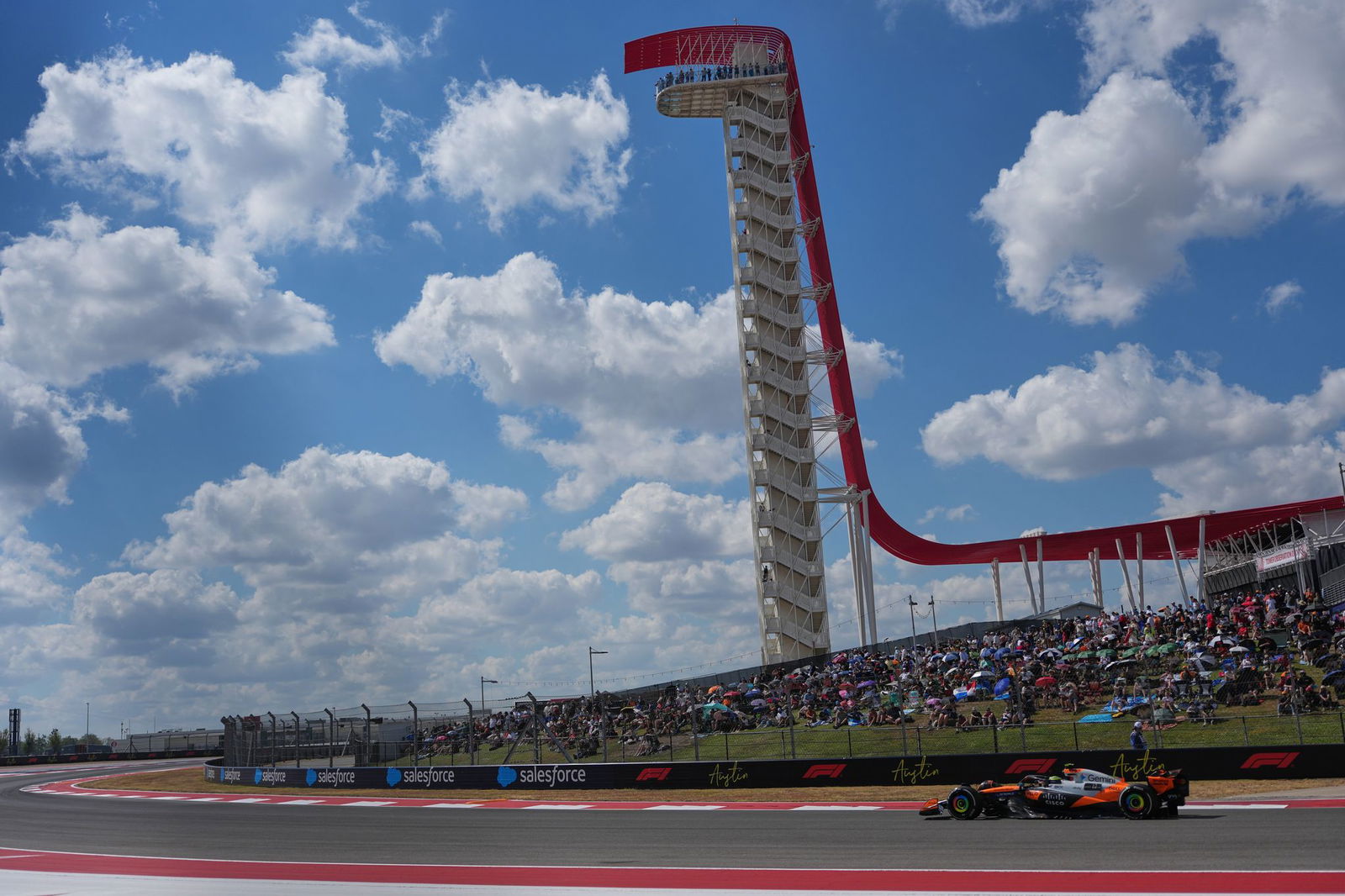 Max Verstappen rast zur Pole. 