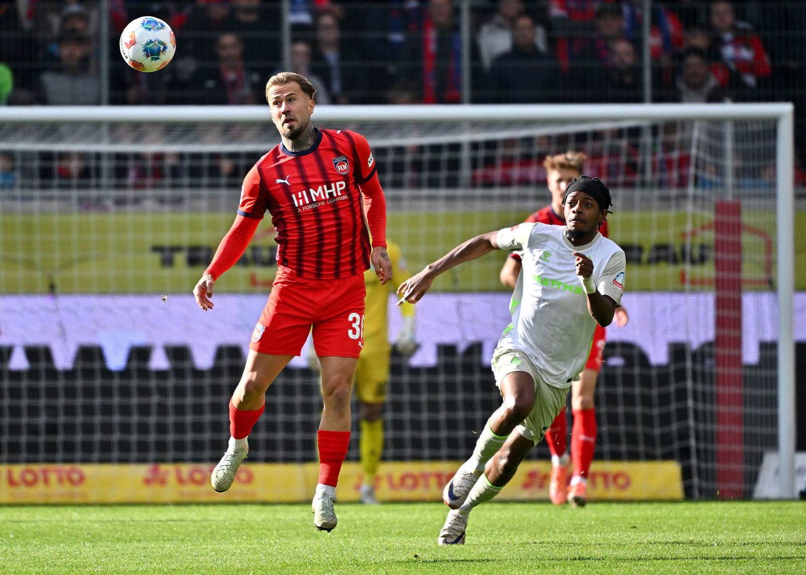 Niklas Dorsch und Heidenheim holen einen Punkt gegen Bremen.