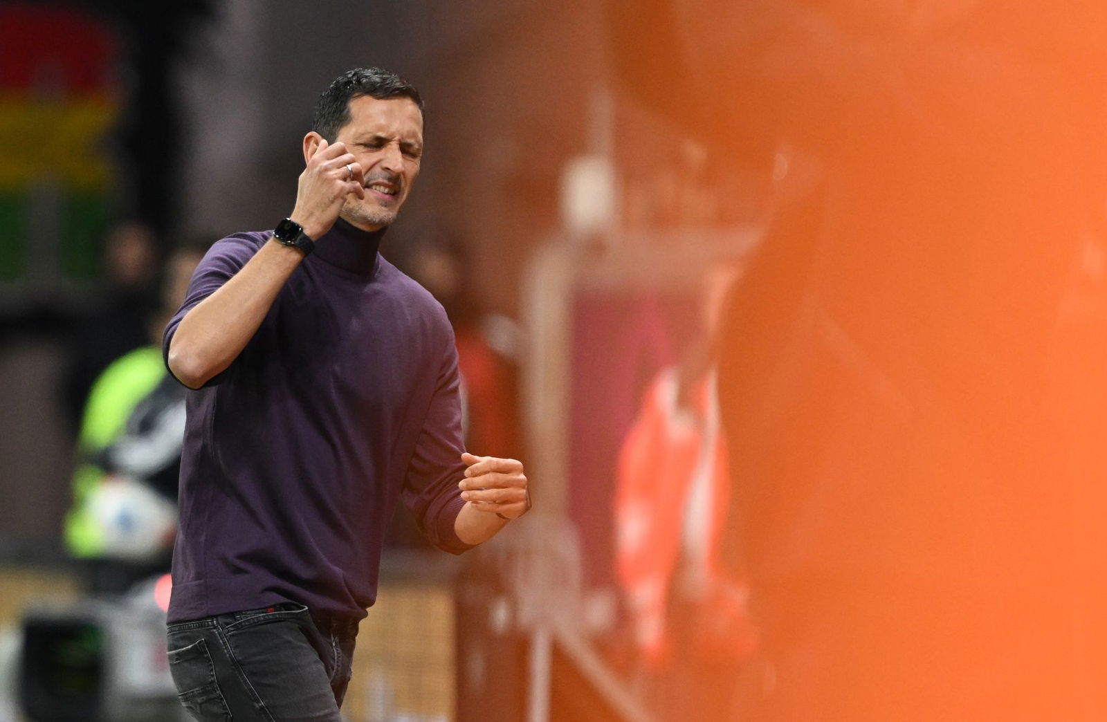 Haderte in den vergangenen Wochen vor allem mit seiner Defensive: Eintracht Frankfurts Trainer Dino Toppmöller. (Archivbild)