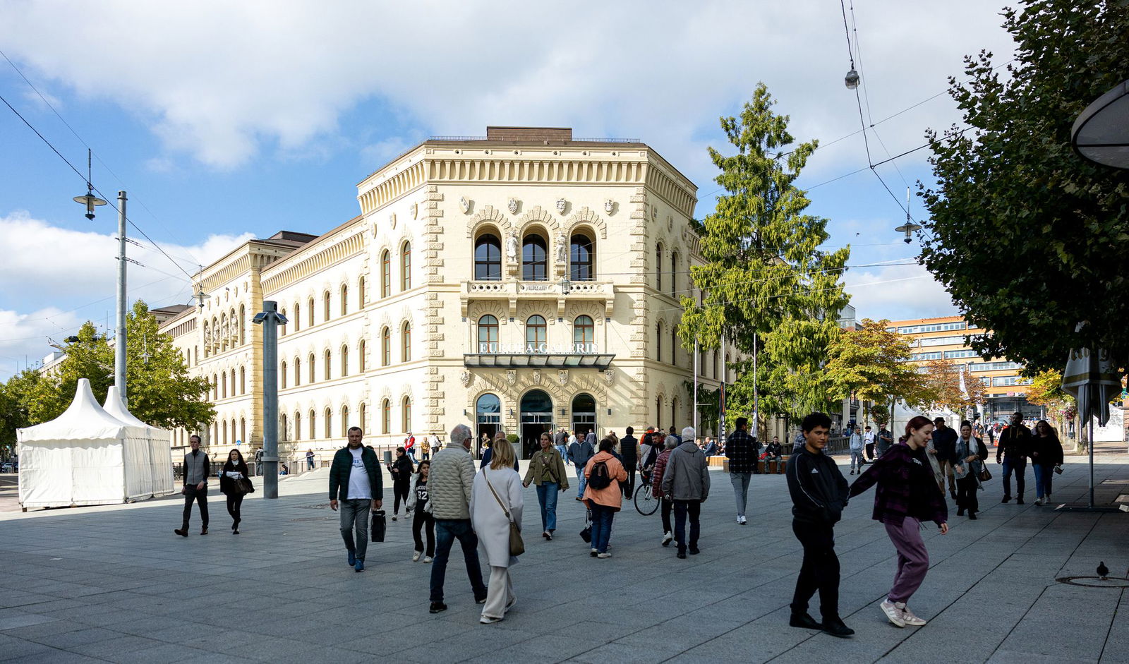 Ein Bürgerfest begleitet den offiziellen Festakt am Tag der Deutschen Einheit. (Archivbild)