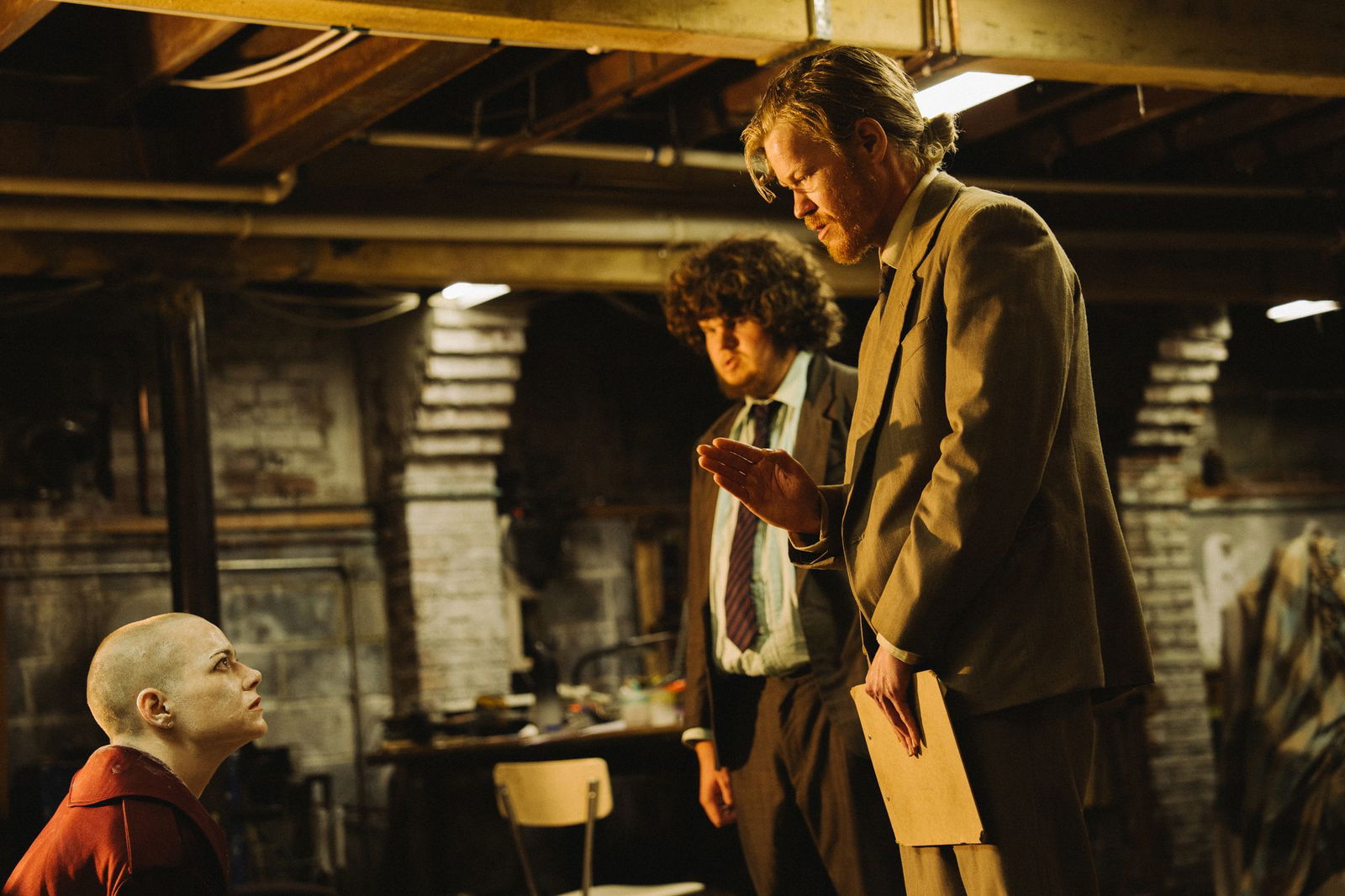 Emma Stone (l-r) als Michelle, Aidan Delbis als Don und Jesse Plemons als Teddy in einer Szene des Films.