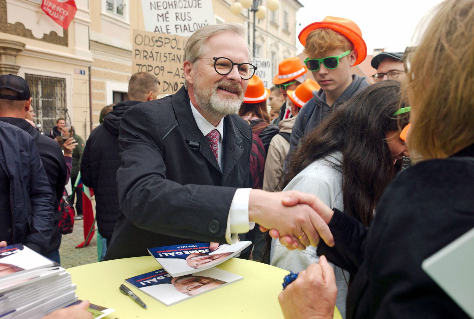 Das Mitte-Rechts-Bündnis des Ministerpräsidenten Petr Fiala liegt nach Teilergebnissen deutlich zurück. (Archivbild)