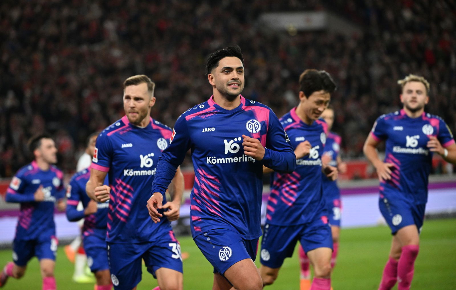 Amiri (M.) hatte nach seinem Treffer vor den Stuttgarter Fans gejubelt.