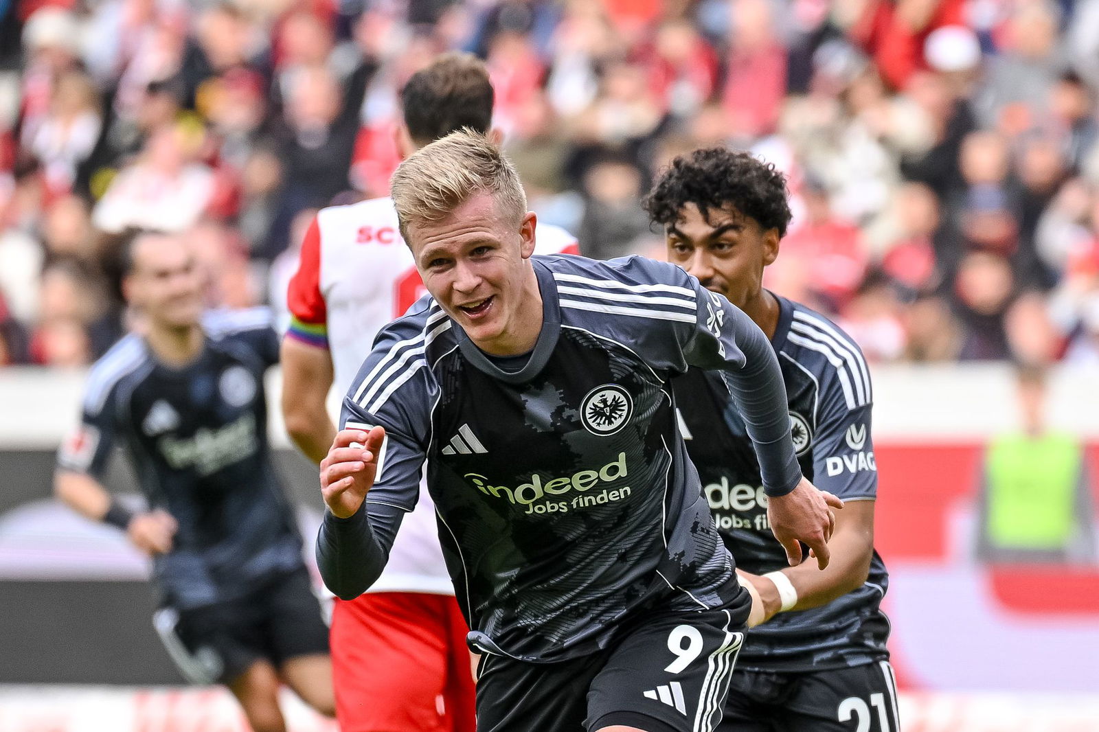 Traf für Frankfurt doppelt in Freiburg, zum Eintracht-Sieg reichte es aber nicht: Stürmer Jonathan Burkardt.