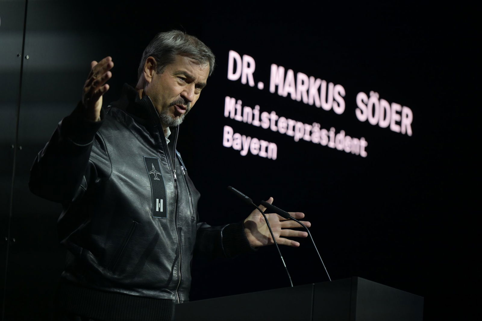 Immer häufiger wechselt Markus Söder für seine Termine die Garderobe passend zum Thema. (Archivbild)