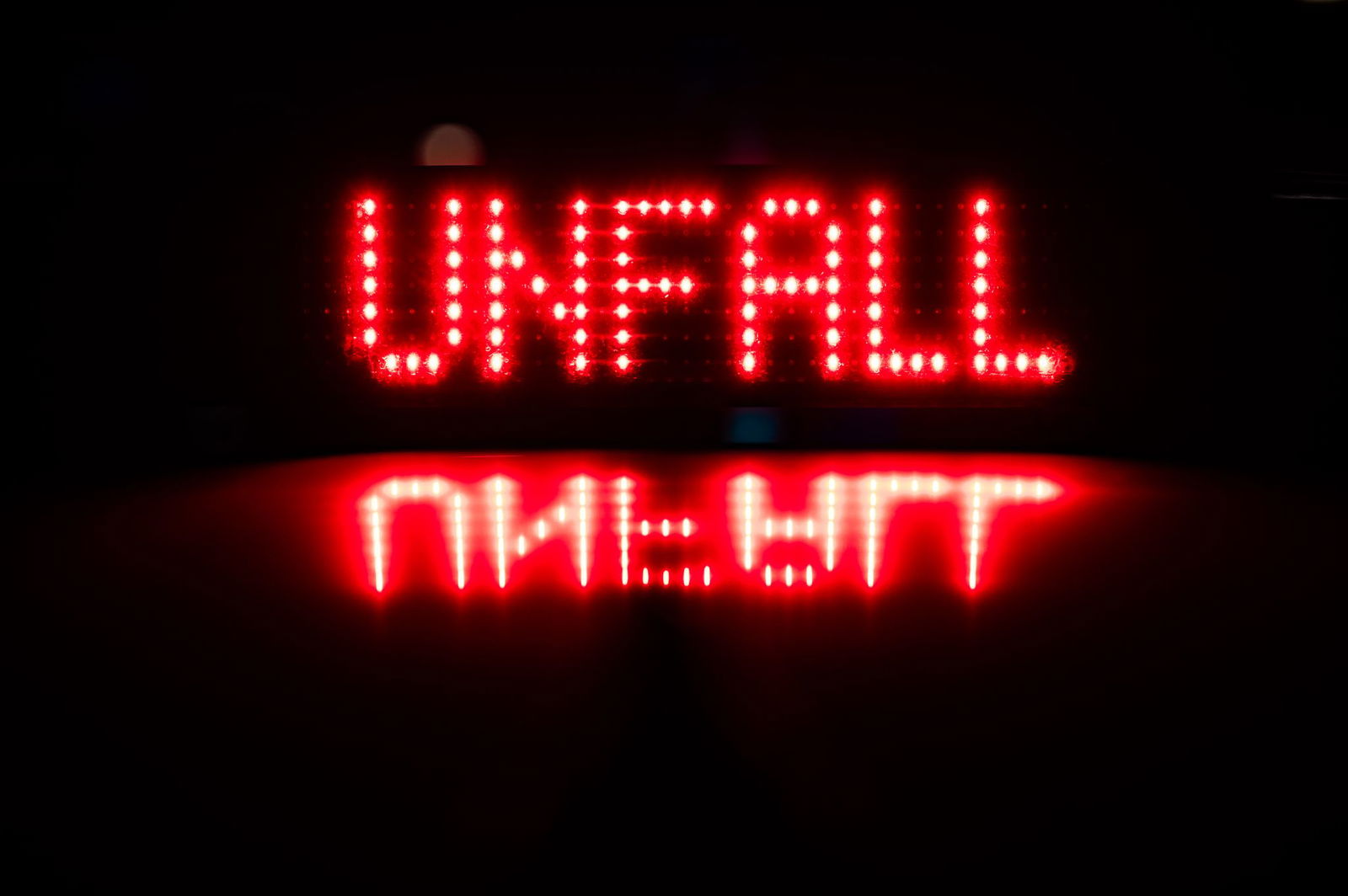 Ein Auto kollidierte in der Innenstadt von Saarbrücken mit einer Saarbahn. (Symbolbild)