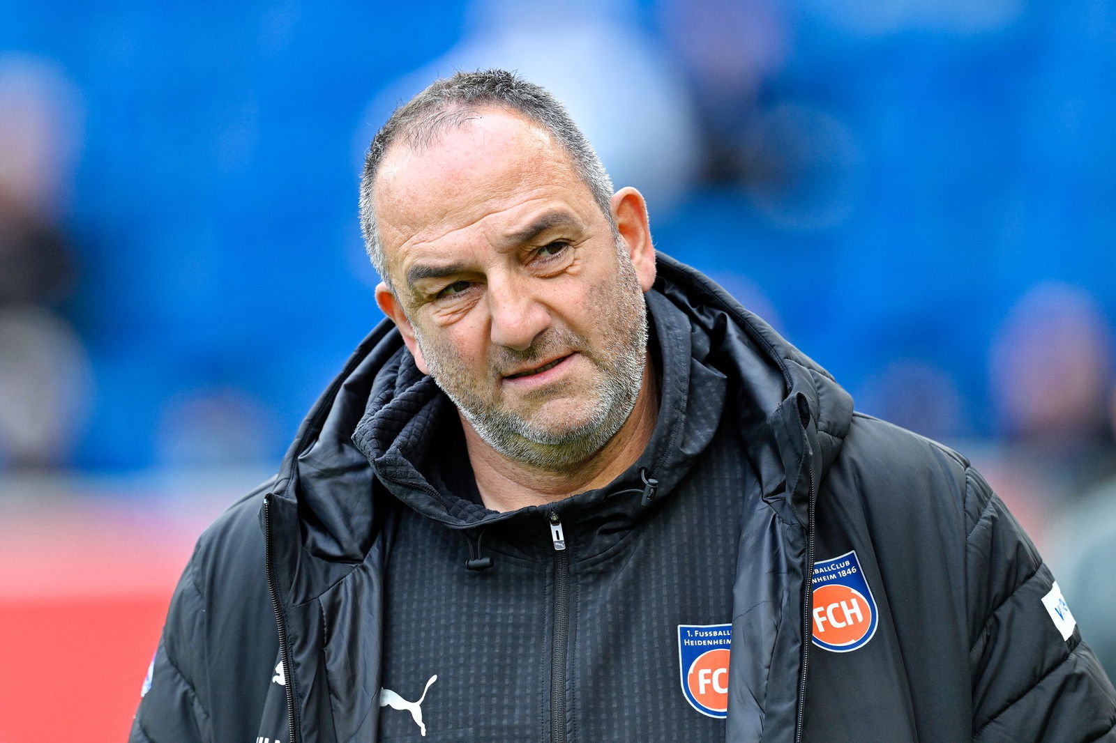 Tief frustriert: Heidenheims Trainer Frank Schmidt nach der Niederlage bei Hoffenheim.