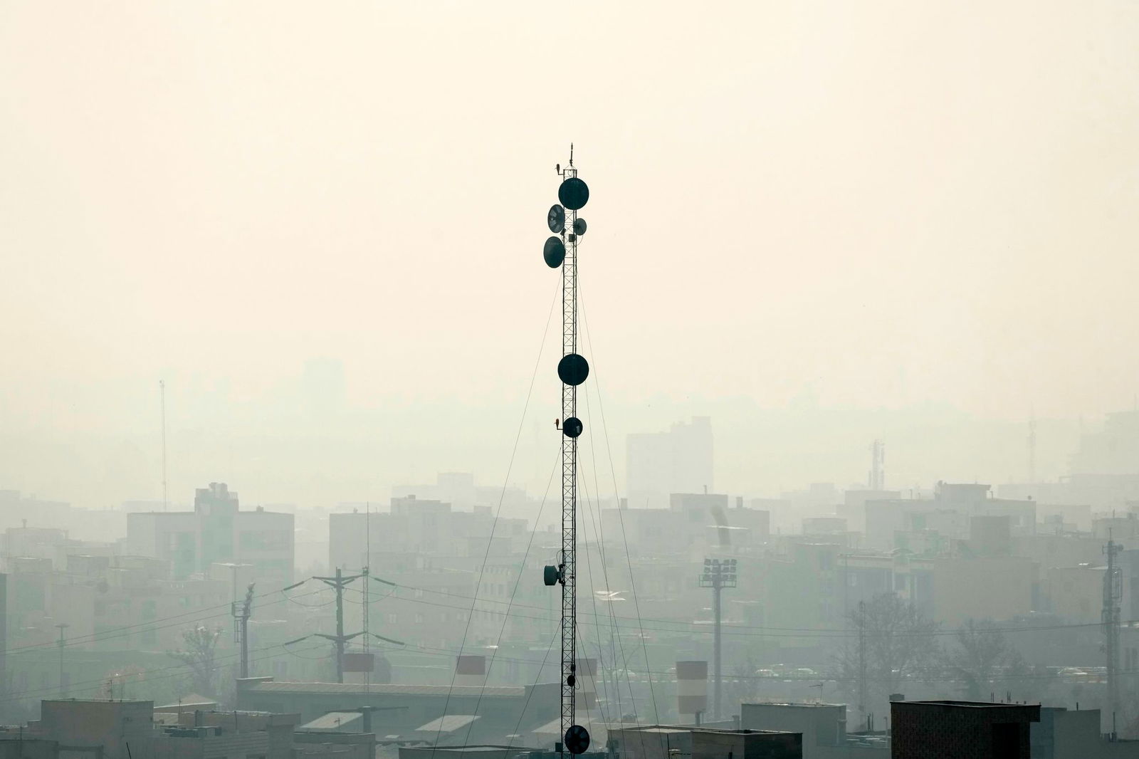 Irans Präsident Peseschkian bezeichnet die Verlegung der Hauptstadt Teheran als „strategische Notwendigkeit“ und fordert eine rasche Verlegung. (Archivbild)