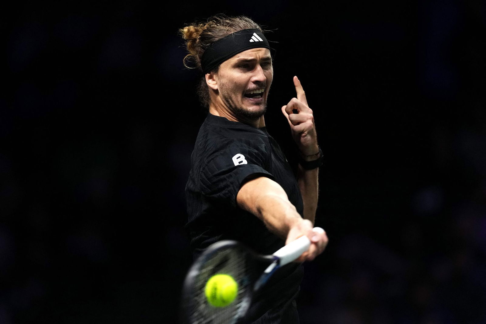 Alexander Zverev tat sich in seinem Auftaktmatch in Paris schwer.
