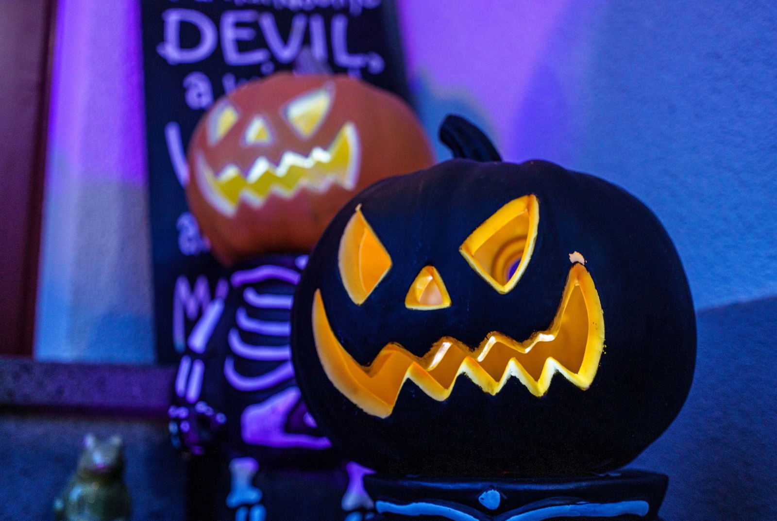 Eier an der Wand, Böller im Briefkasten: Vermeintlich harmlose Halloween-Streiche können richtig teuer werden - dann doch lieber Kürbisschnitzen. (Symbolbild) 