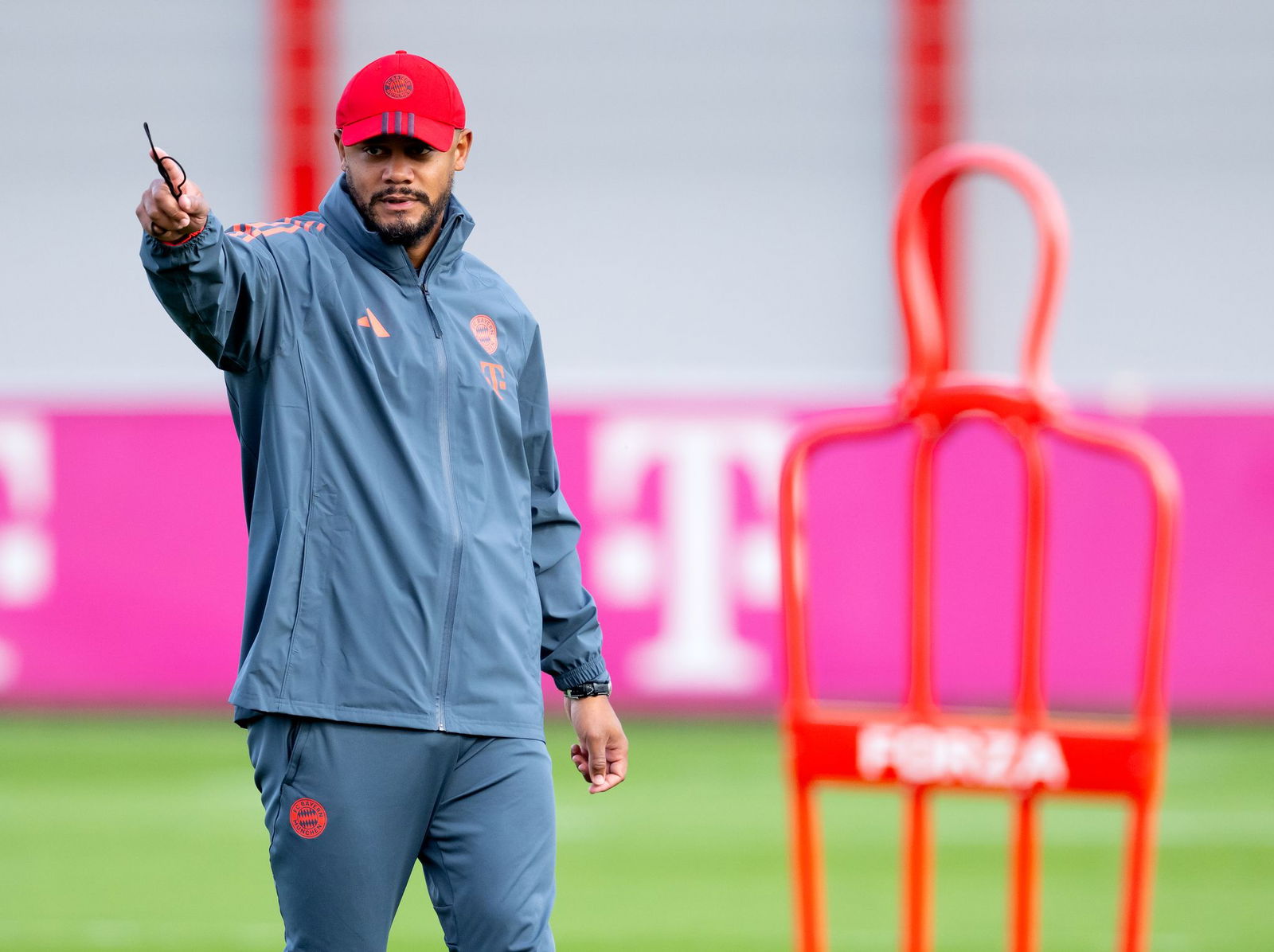 Bayern und Kompany - das passt. Der Coach beim Abschlusstraining.