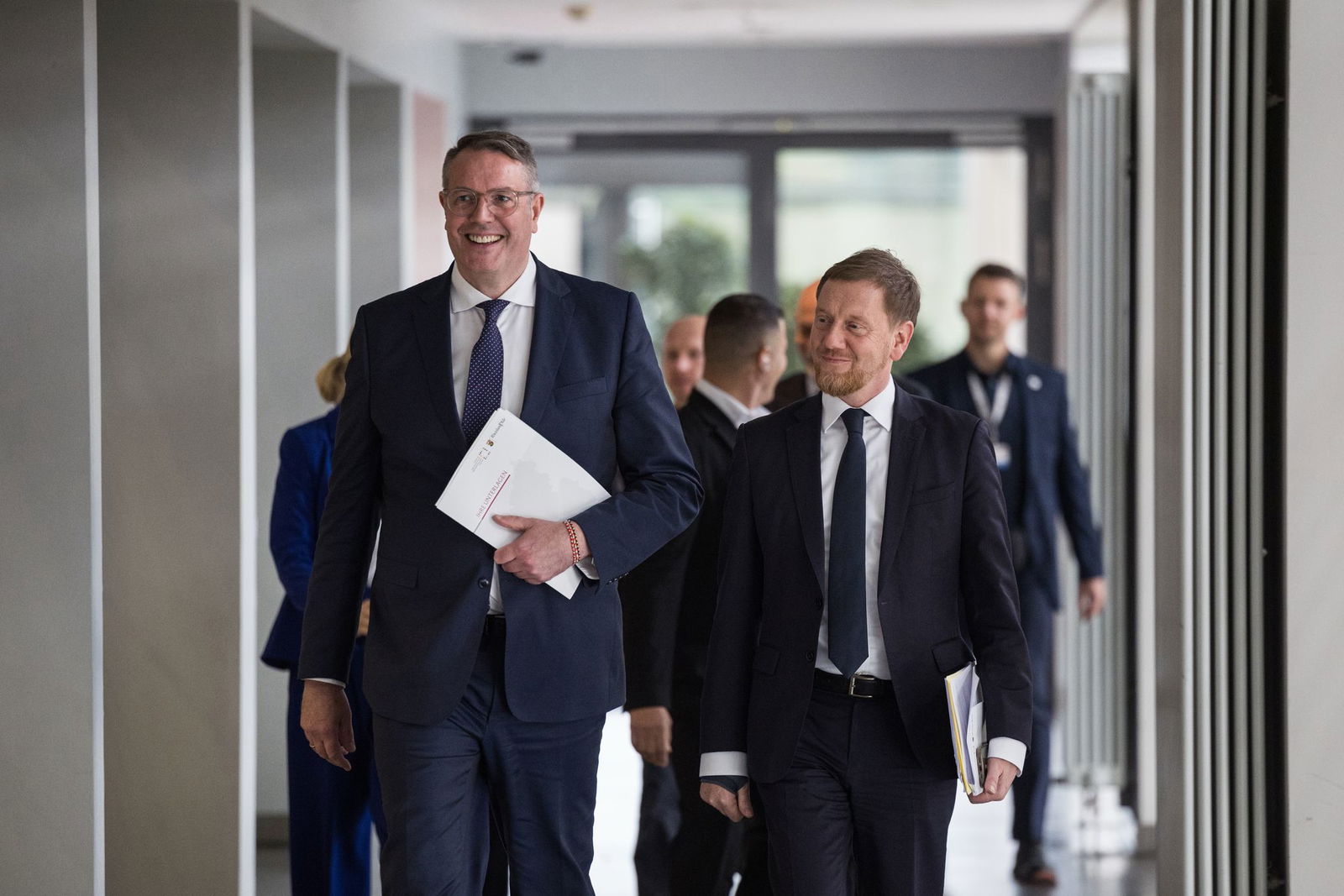 Der Vorsitzende der Ministerpräsidentenkonferenz Alexander Schweitzer (SPD) und sein Vize, Michael Kretschmer (CDU) sehen sich als «Möglichmacher». 