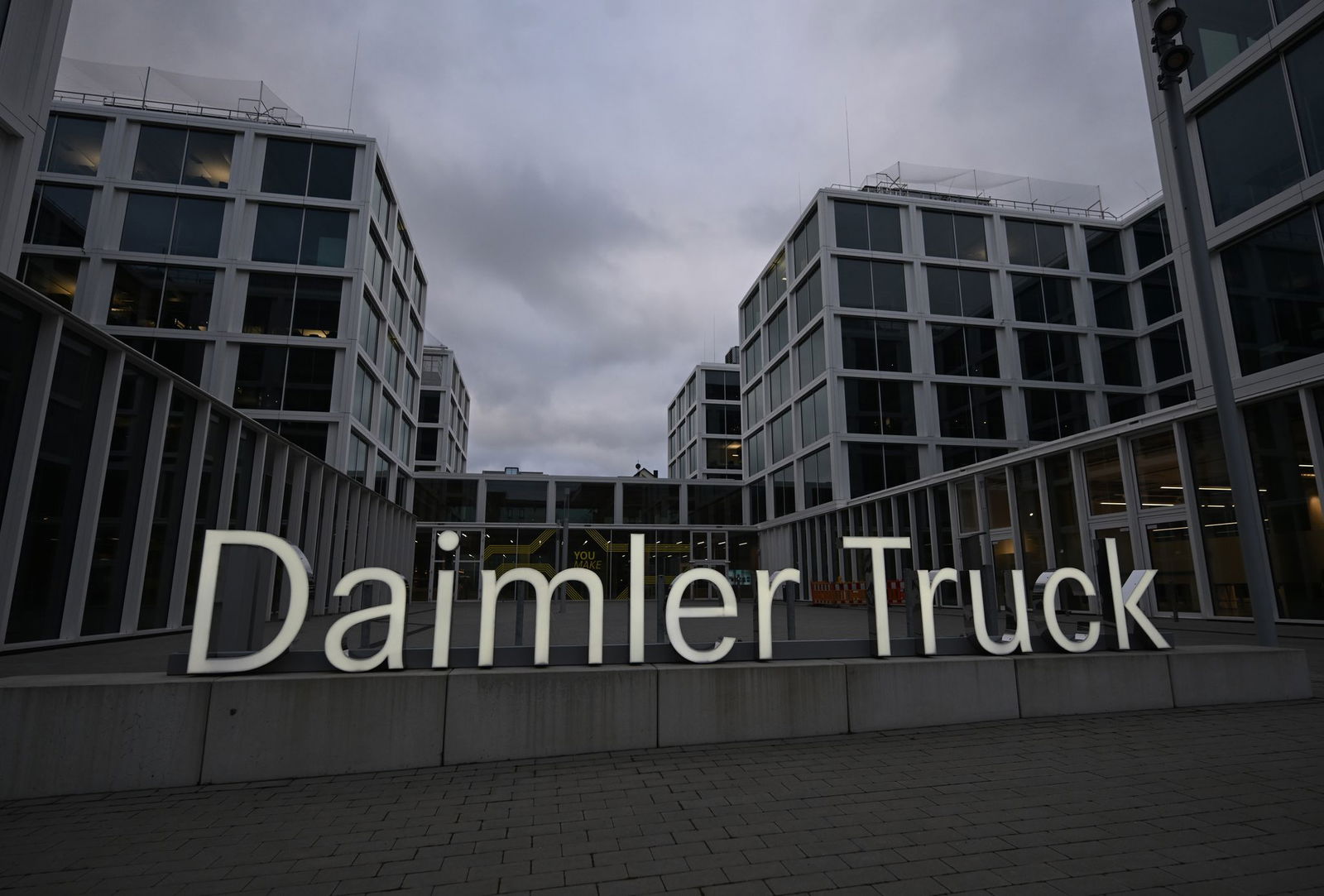 Die Daimler-Truck-Tochter Mitsubishi Fuso und die Toyota-Tochter Hino legen ihr Geschäft in Asien zusammen.